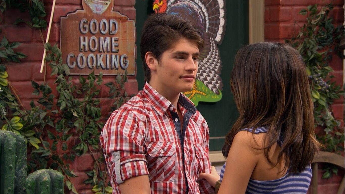1366x768 Picture of Gregg Sulkin in Wizards of Waverly Place, episode: Get