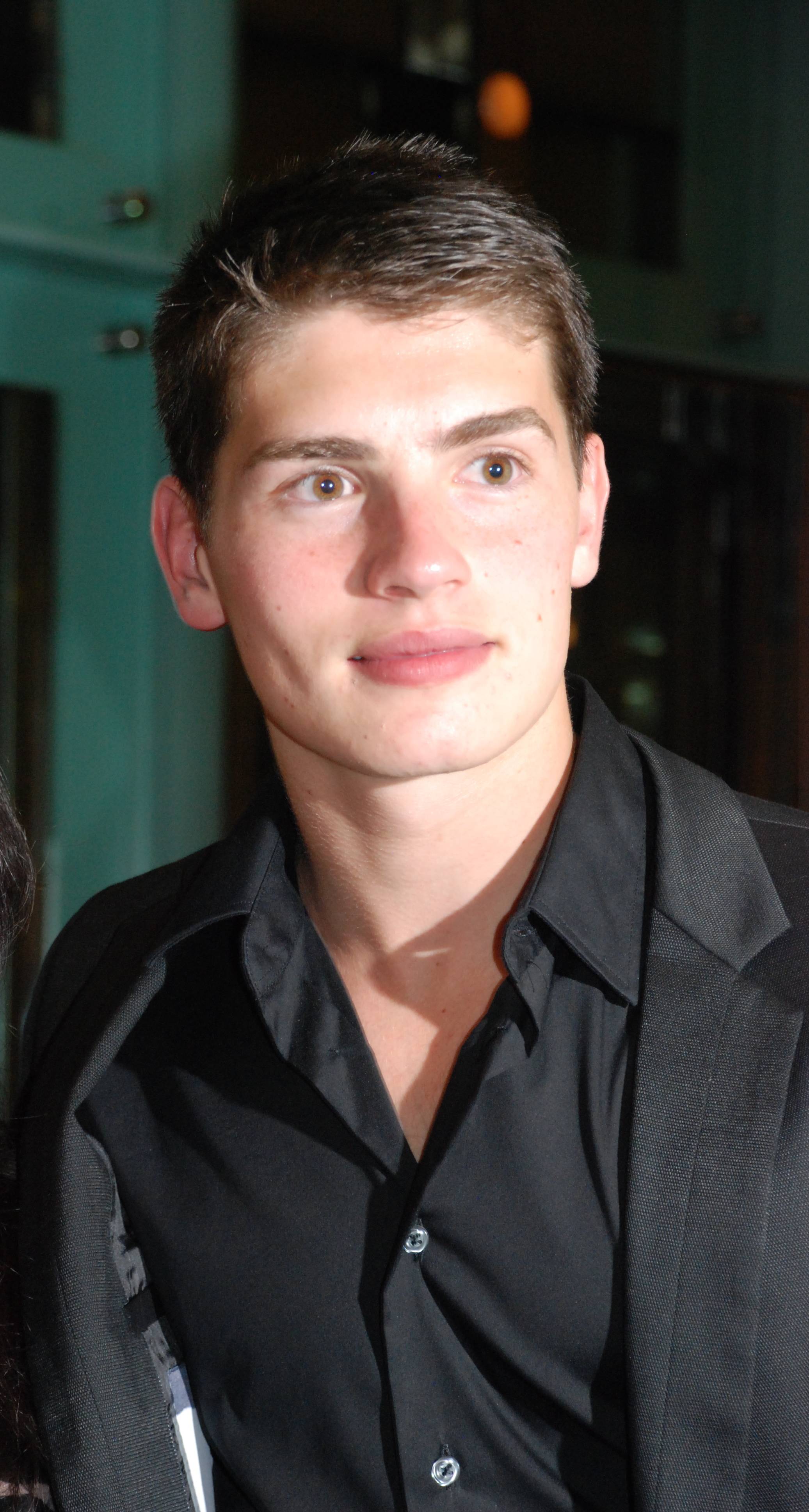 2073x3872 Gregg Sulkin Photo Gallery Photo, Picture, Wallpaper, Pics