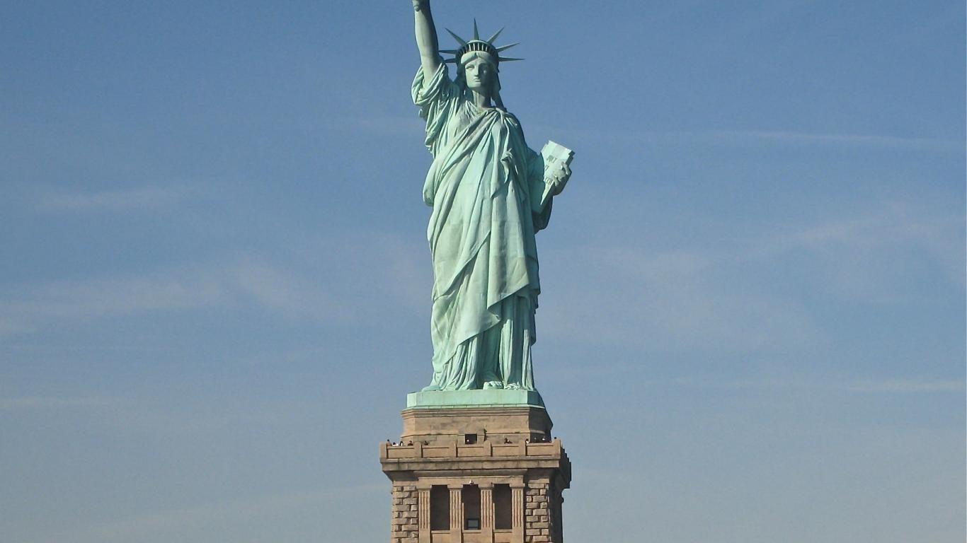 1366x768 Lady Liberty Wallpaper