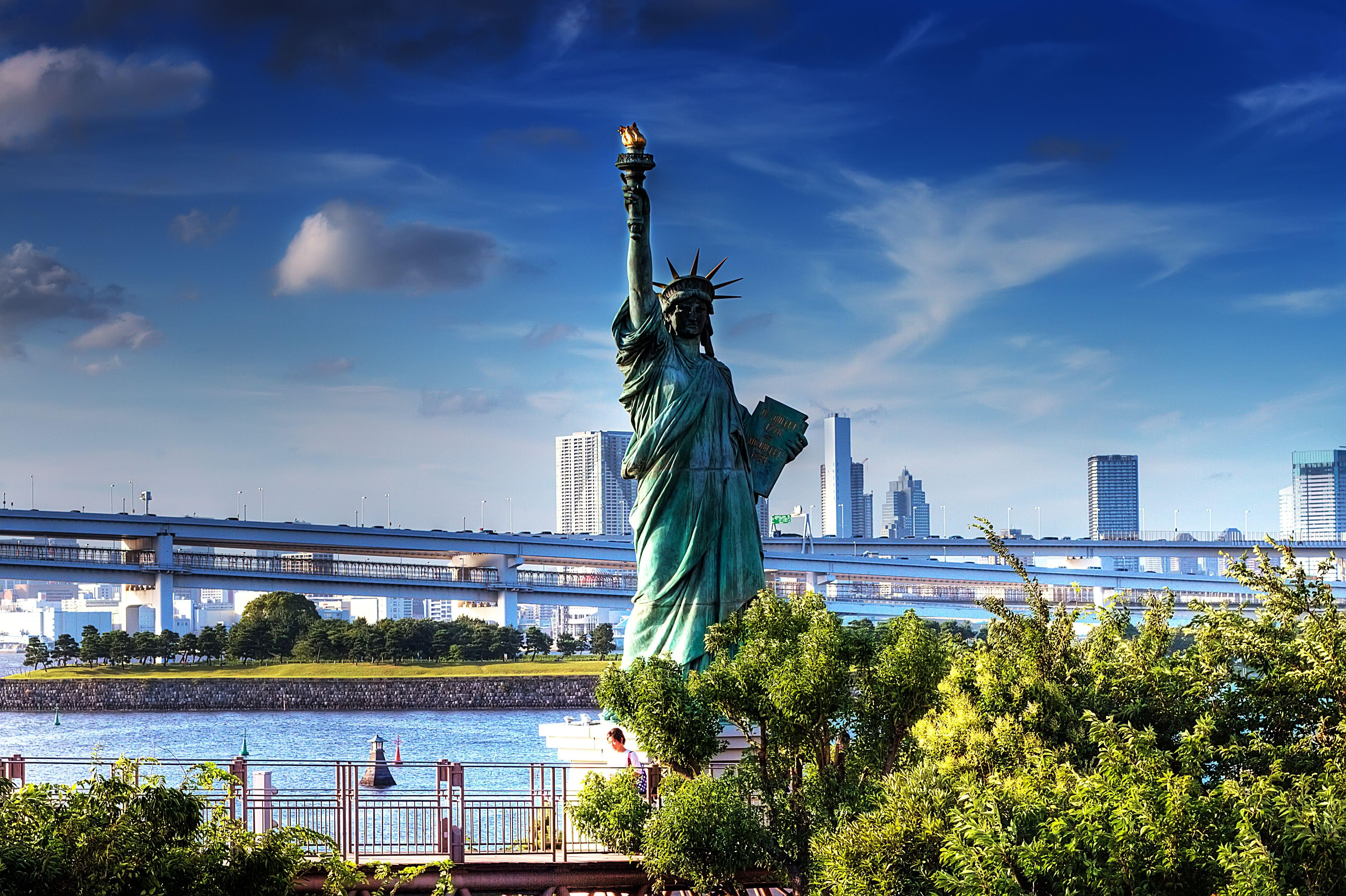 Чем известна страна сша. Статуя свободы Нью-Йорк. Нью-Йорк бстатуясвободы. Нью Йорк стадия свободы. НЬЮЙ РРК статуя свободы.