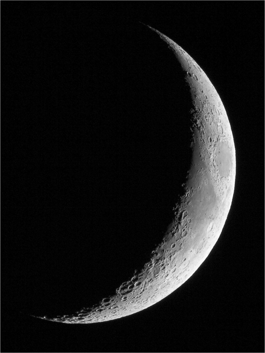 1052x1402 Quarter Moon Wallpaper