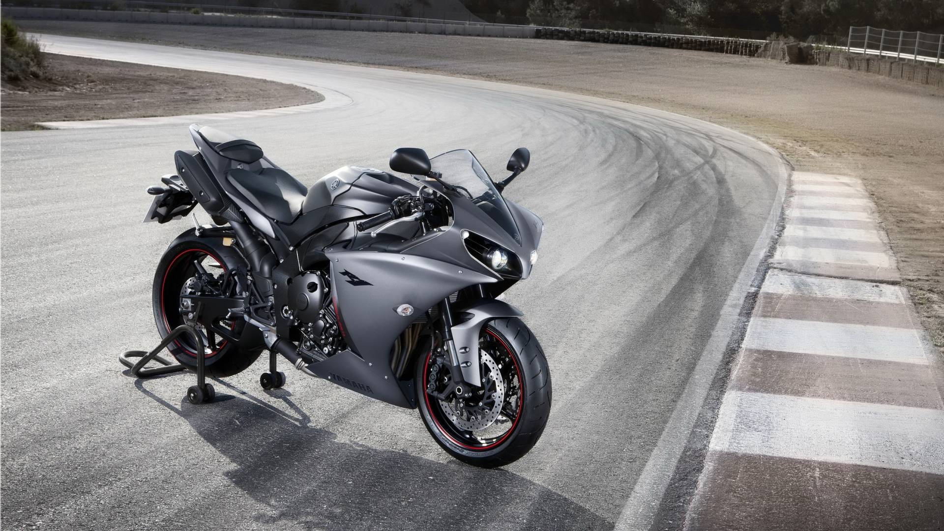 1920x1080 Yamaha R1 Wallpaper