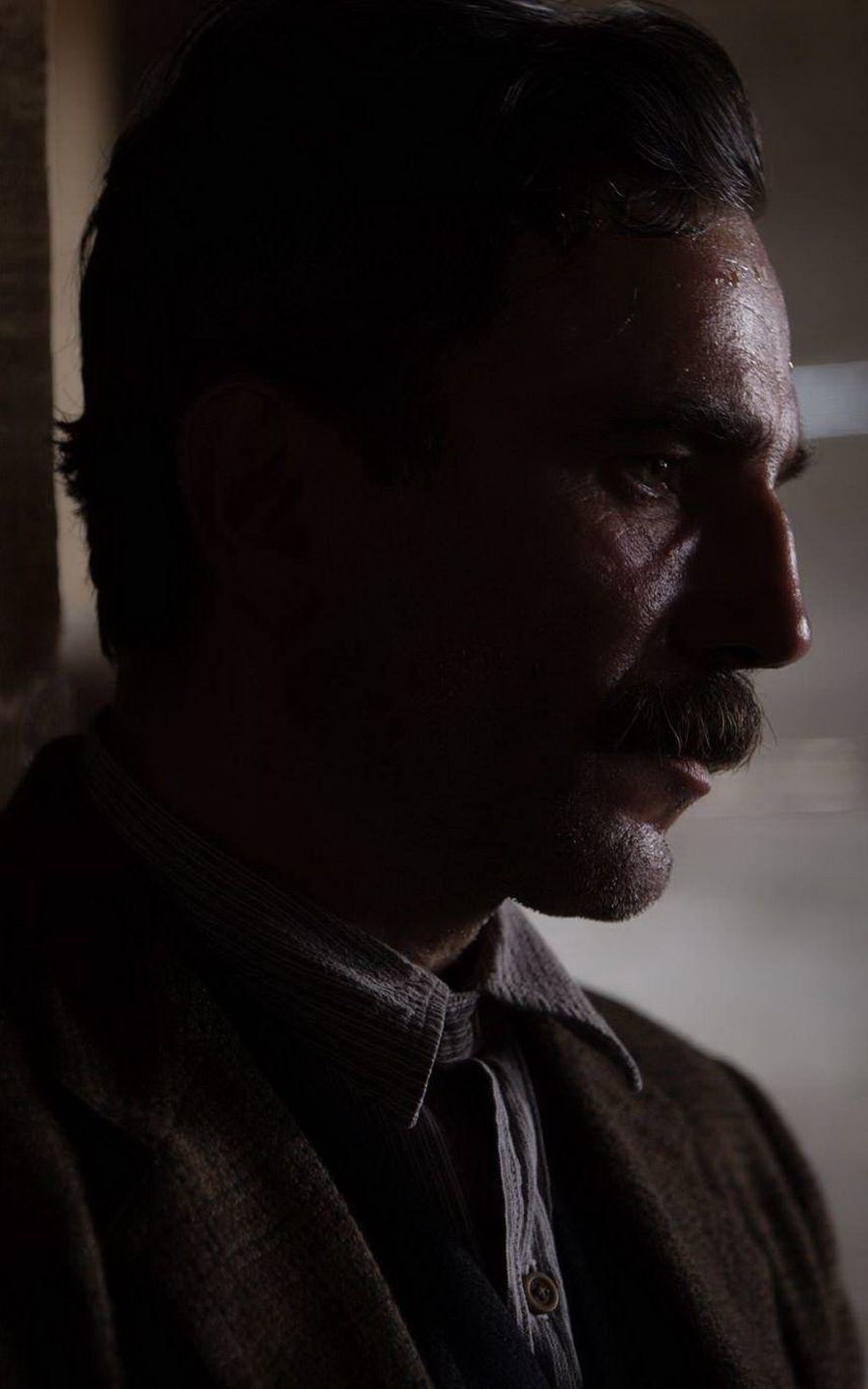 900x1440 Daniel Day Lewis (Mobile Wallpaper 160) {1080p To 4K}
