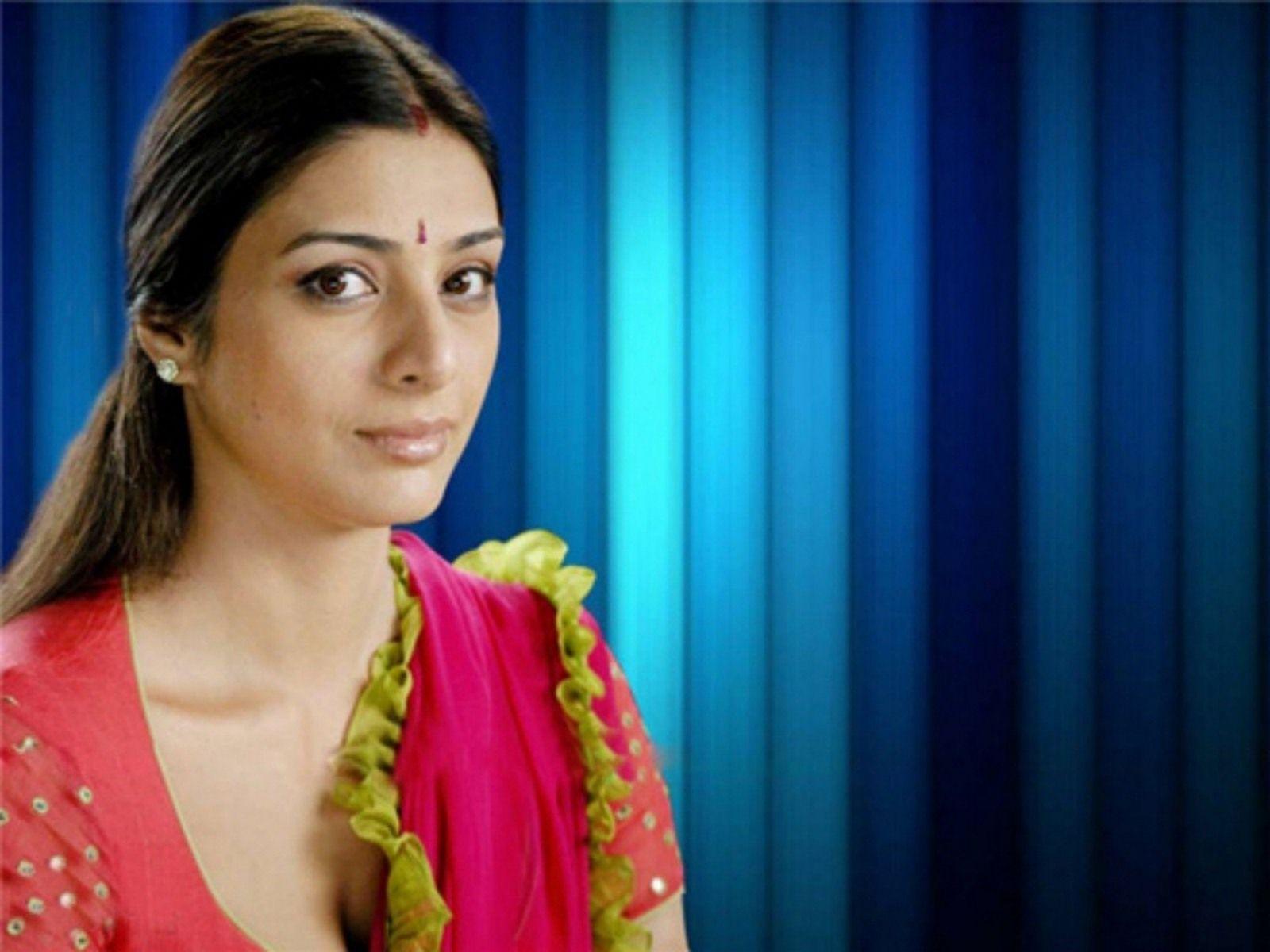 1600x1200 Wallpaper Free Hot Cleavage In Saree, HD Wallpaper
