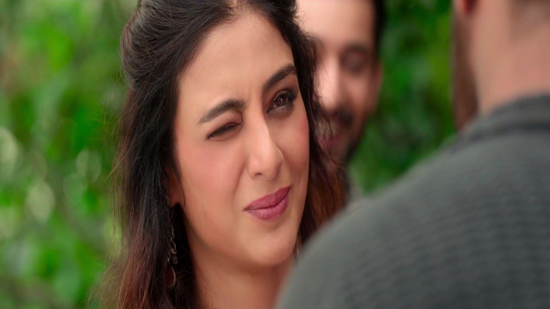 1920x1080 Beautiful Tabu Eye Blinking in Movie De De Pyaar De