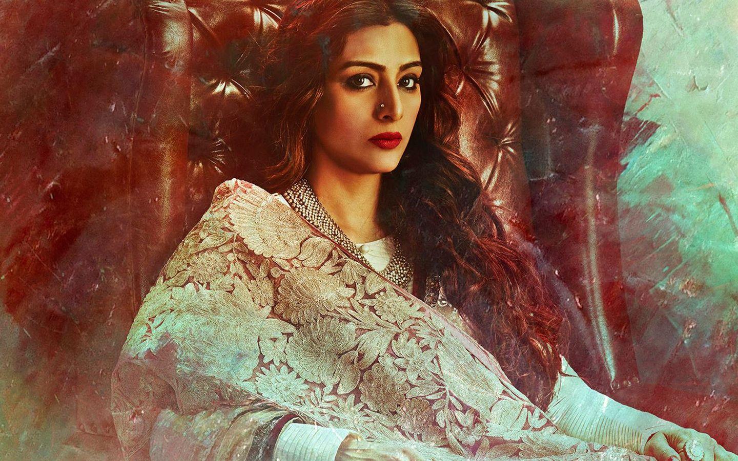 1440x900 Tabu As Begum Hazrat In Fitoor Wallpaper