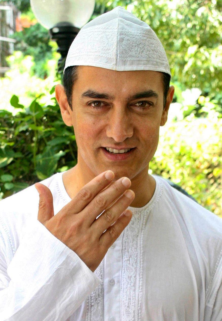 875x1261 Aamir Khan: 40 Rare Photo of Bollywood's Mr. Perfectionist
