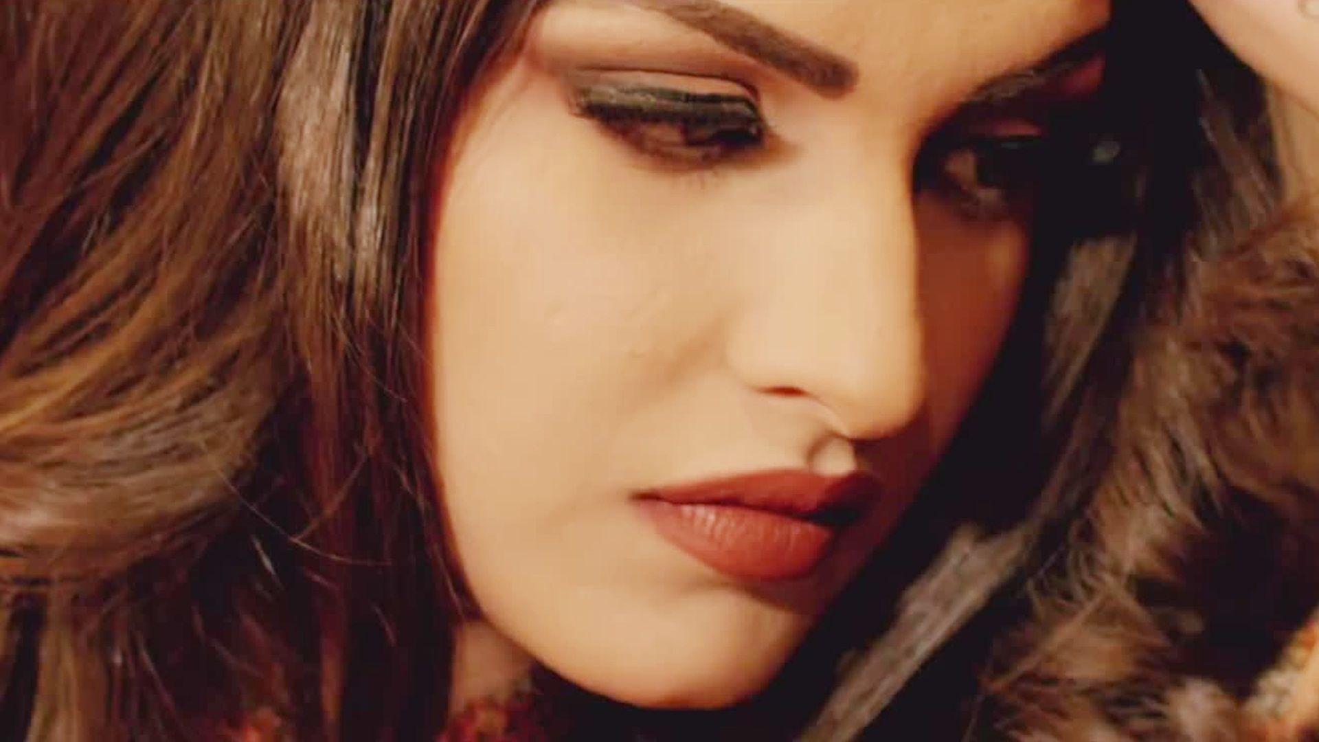 1920x1080 Singer Himanshi Khurana Background Wallpaper 35416