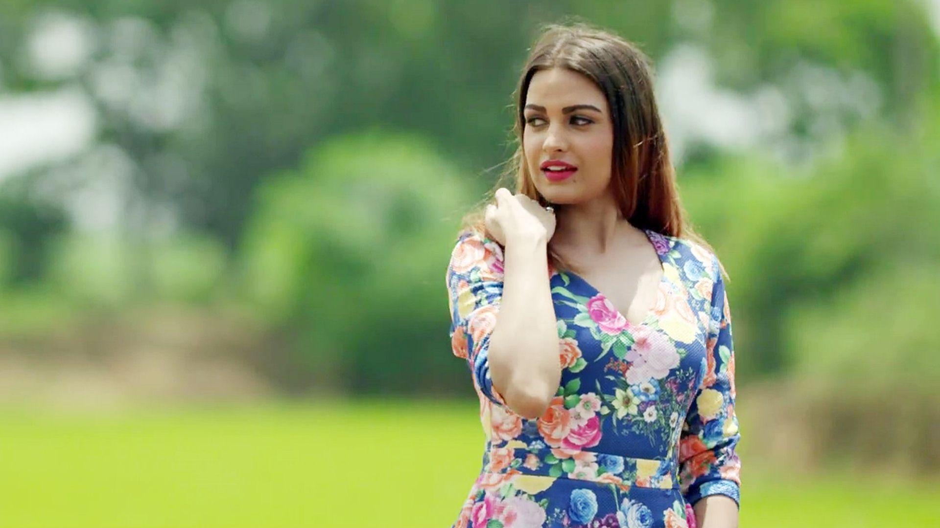 1920x1080 Himanshi Khurana Wiki, Age, Height, Weight, Songs & HD Wallpaper