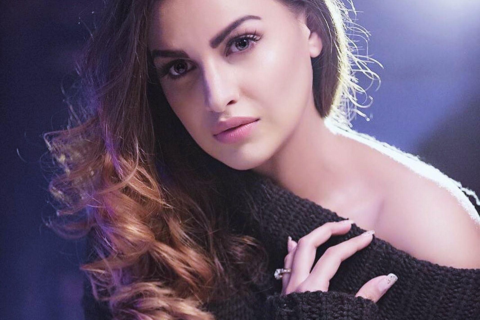 1920x1280 Himanshi Khurana HD Wallpaper 13855