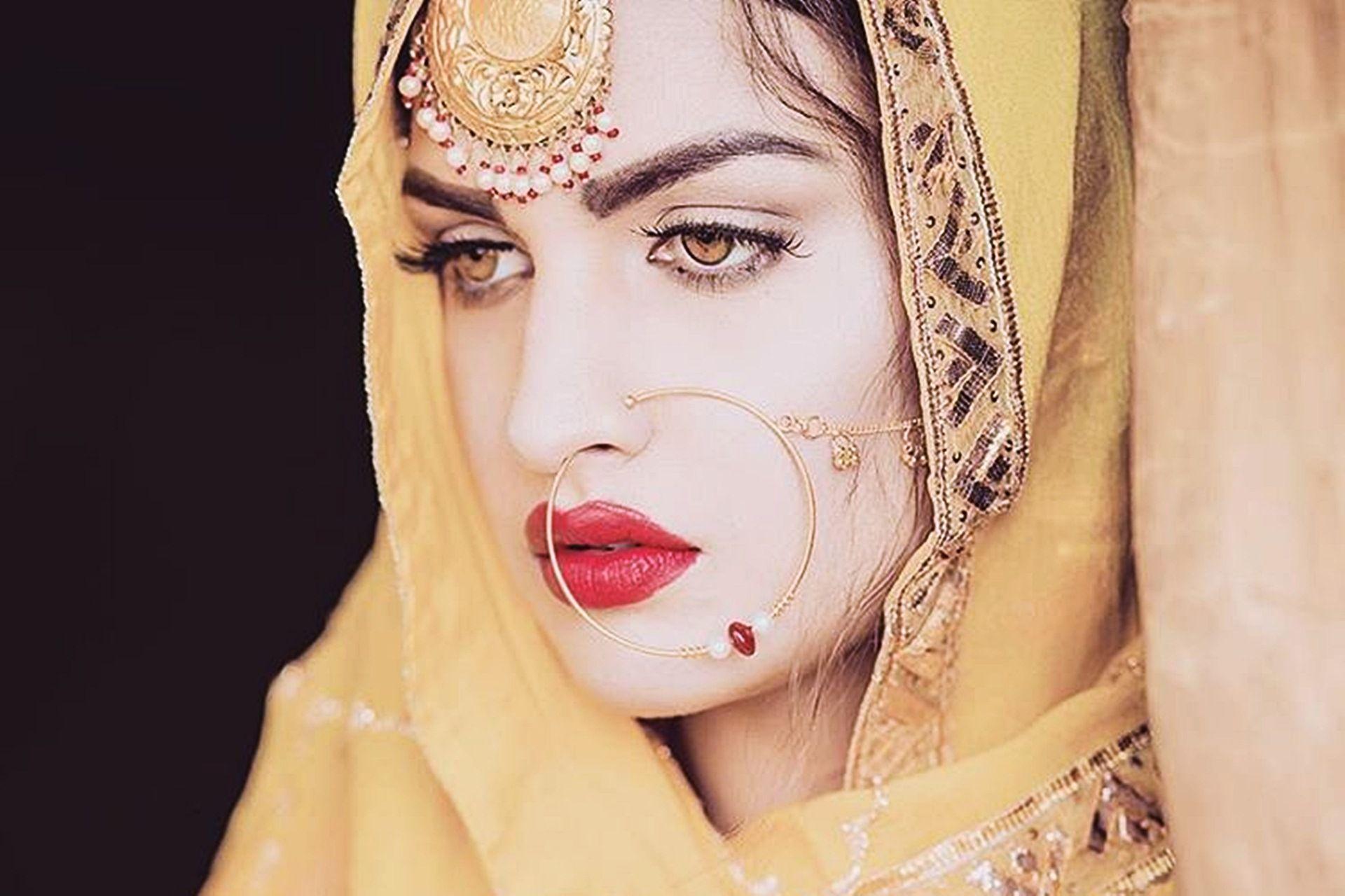 1920x1280 Himanshi Khurana Desktop Wallpaper 20978