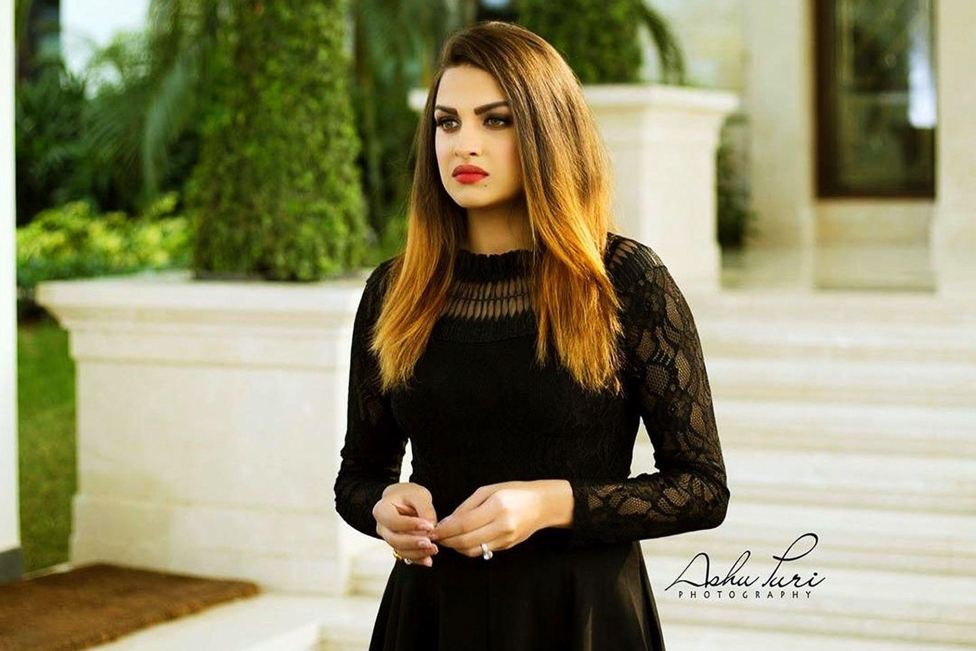 1920x1280 Himanshi Khurana High Definition Wallpaper 13856