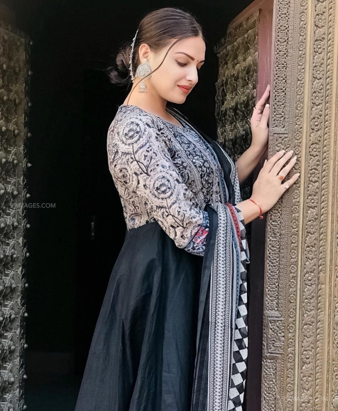 1080x1311 Himanshi Khurana Beautiful HD Photo & Mobile Wallpaper