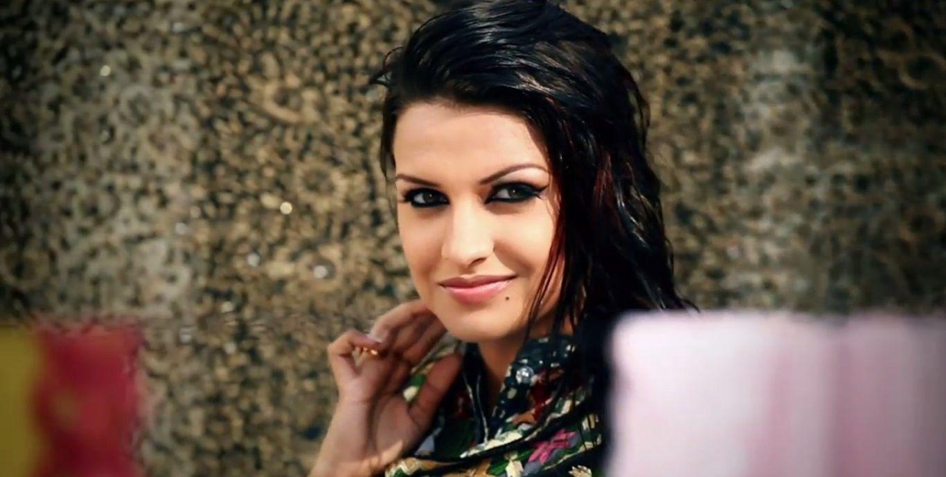 1366x690 Himanshi Khurana Beautiful HD Wallpaper. Desktop Photo