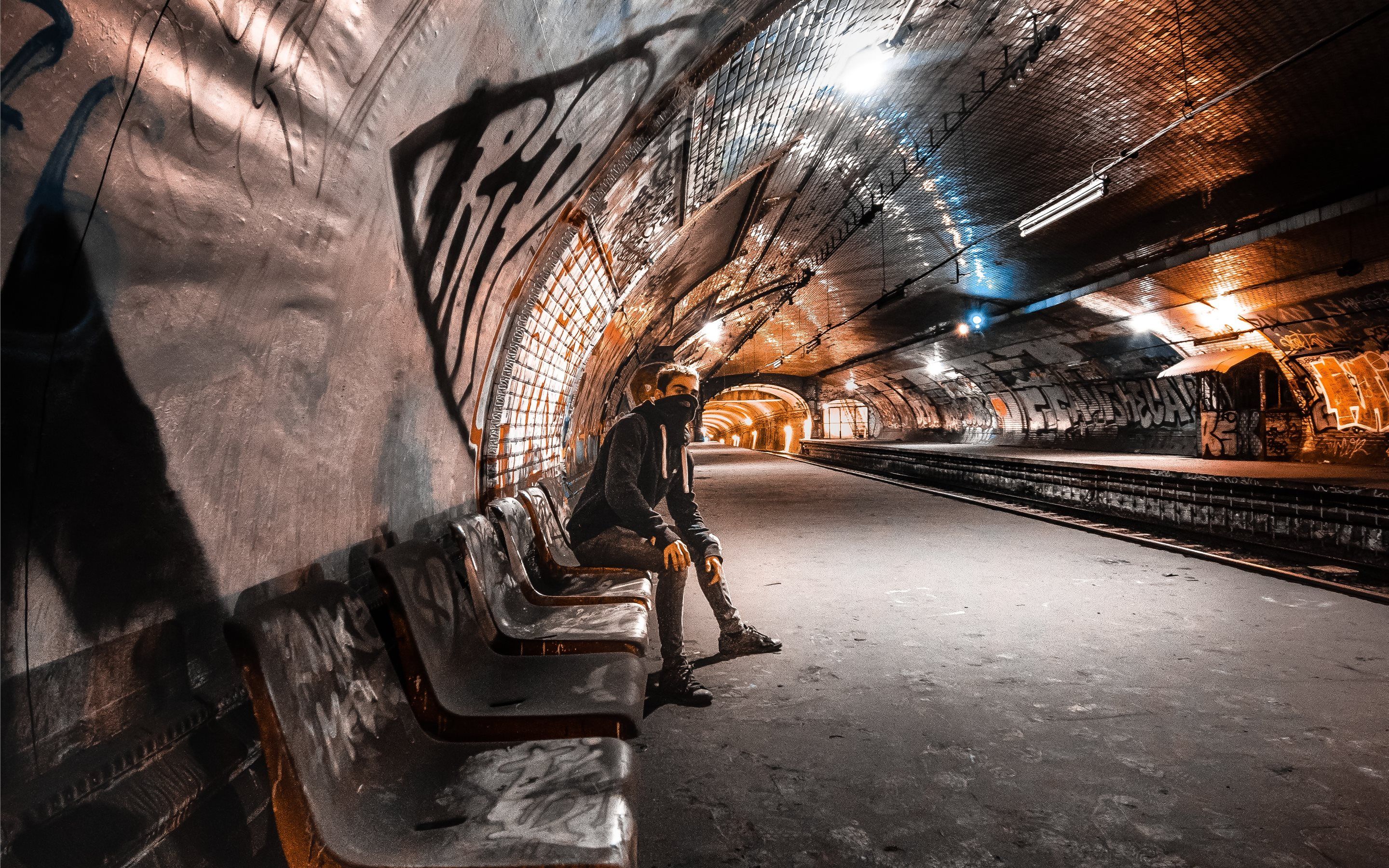 2880x1800 A ghost station in Paris. MacBook Air Wallpaper Download