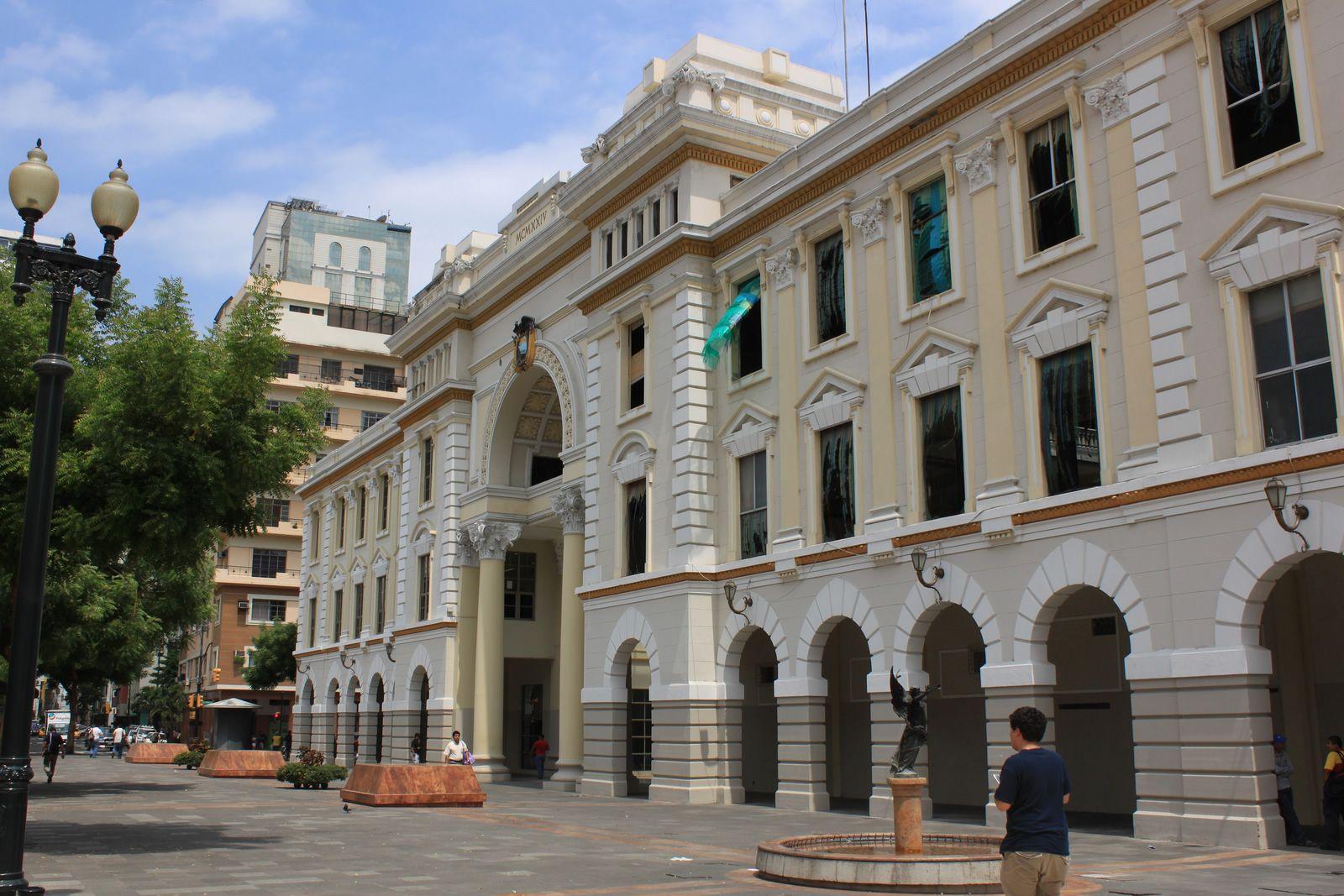 1600x1067 ecuador big building. HD Windows Wallpaper