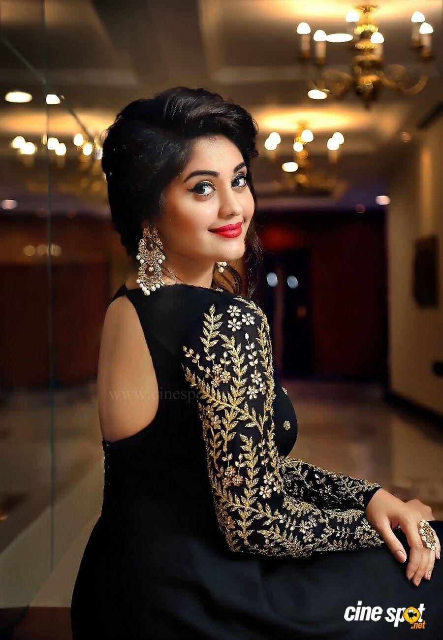 900x1300 Surbhi Puranik Pics (3)