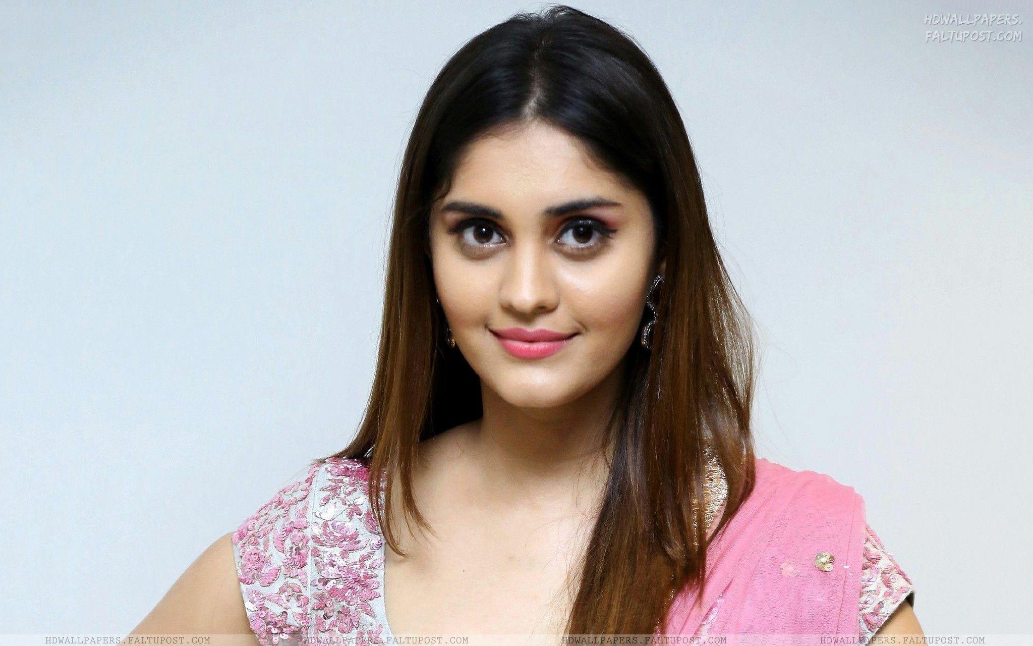 2048x1280 Surabhi Actress HD Wallpaper Photo HD