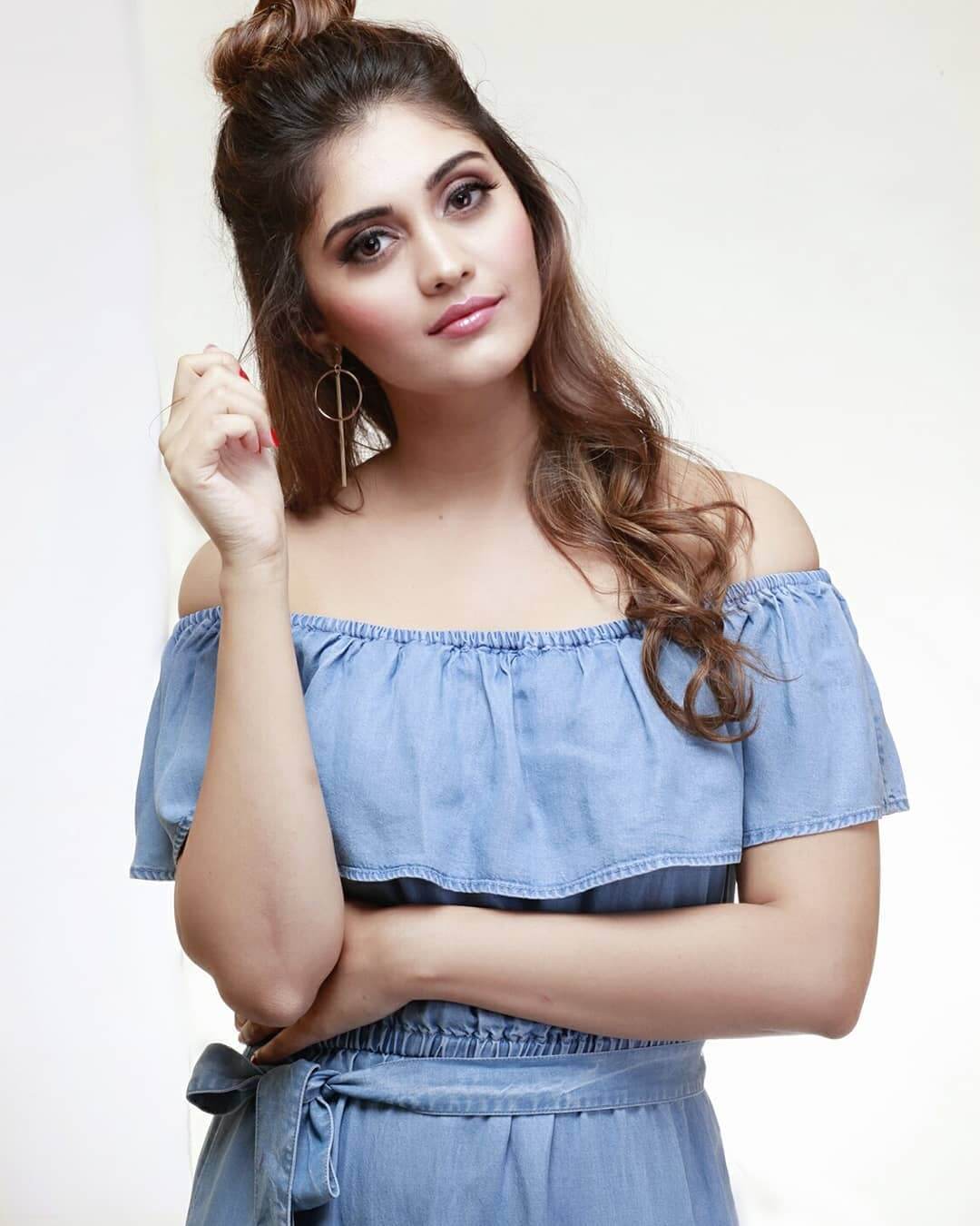 1080x1350 Surbhi Tamil actress (Cute Photo) Age, Height, Weight, Husband