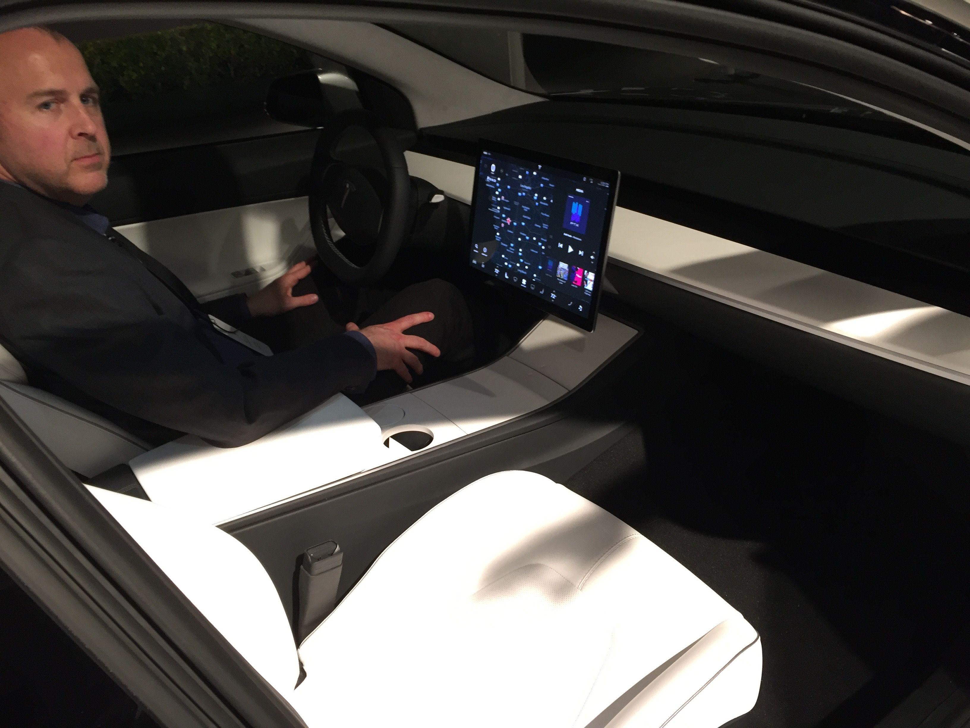 3264x2448 Tesla Model 3 interior: what our video showed isn't actually real?