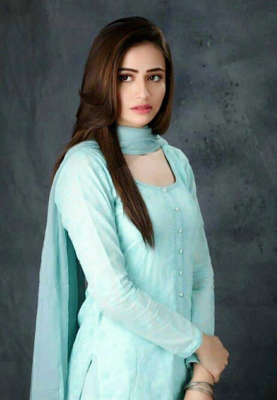924x1331 Sana javed. Simple pakistani dresses, Pakistani models, Pakistani