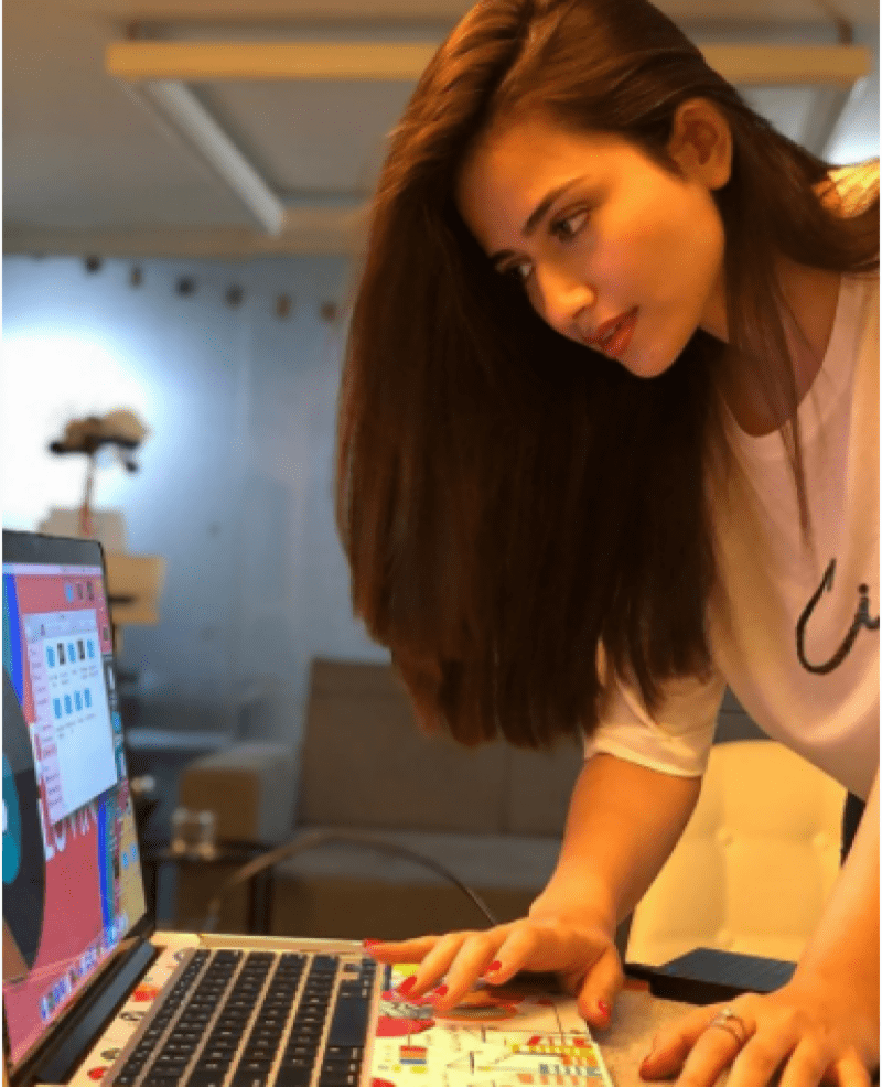800x986 Sana Javed's new picture surprise fans
