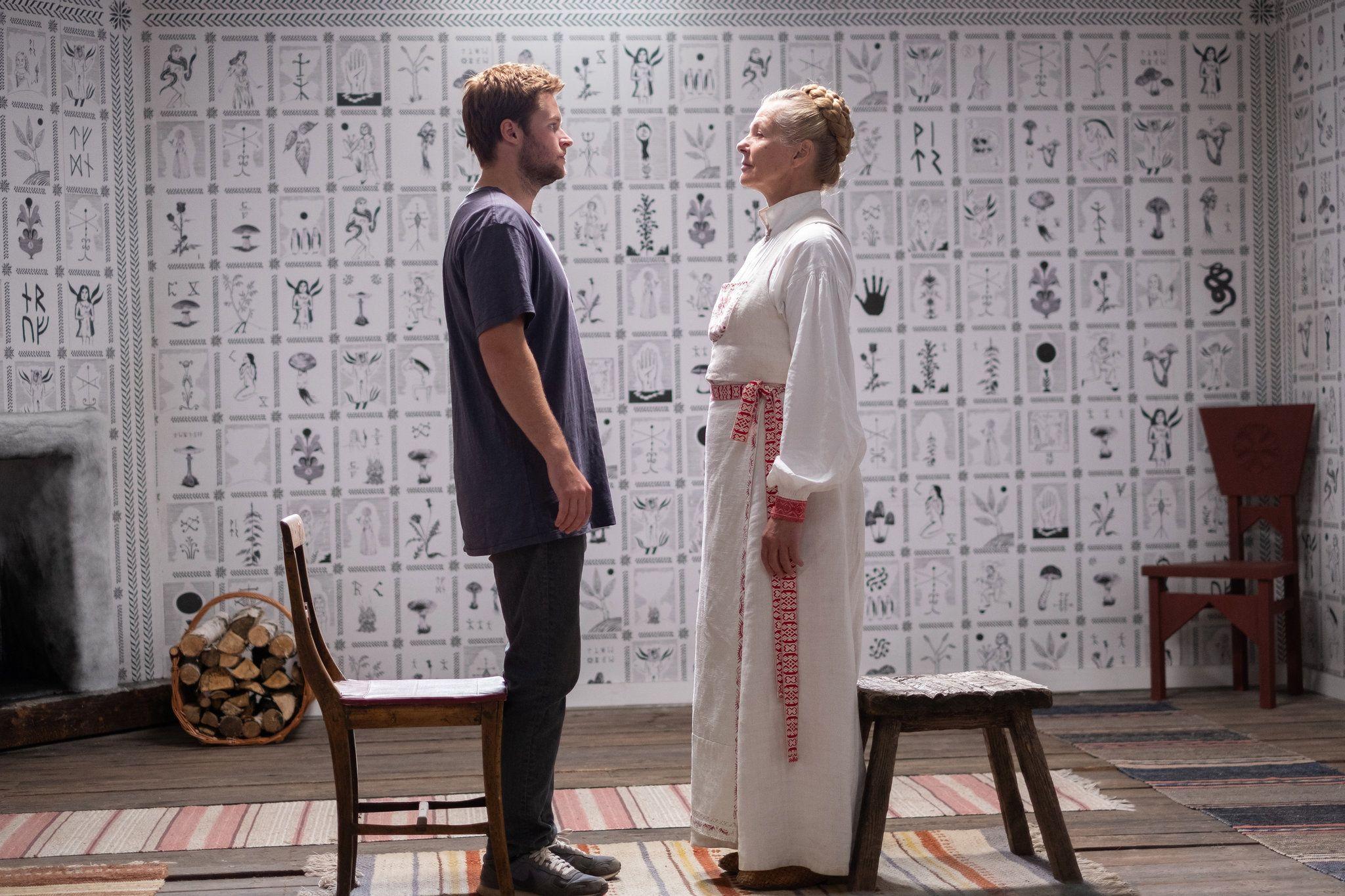 2048x1365 Midsommar' Review: The Horror of Bad Relationships and Worse