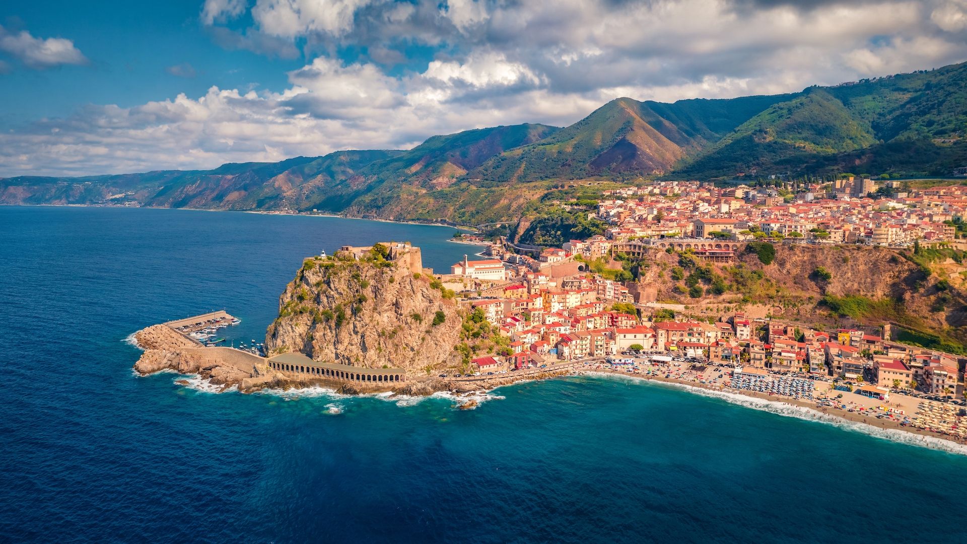 1920x1080 Italy: This ancient city is well worth the detour