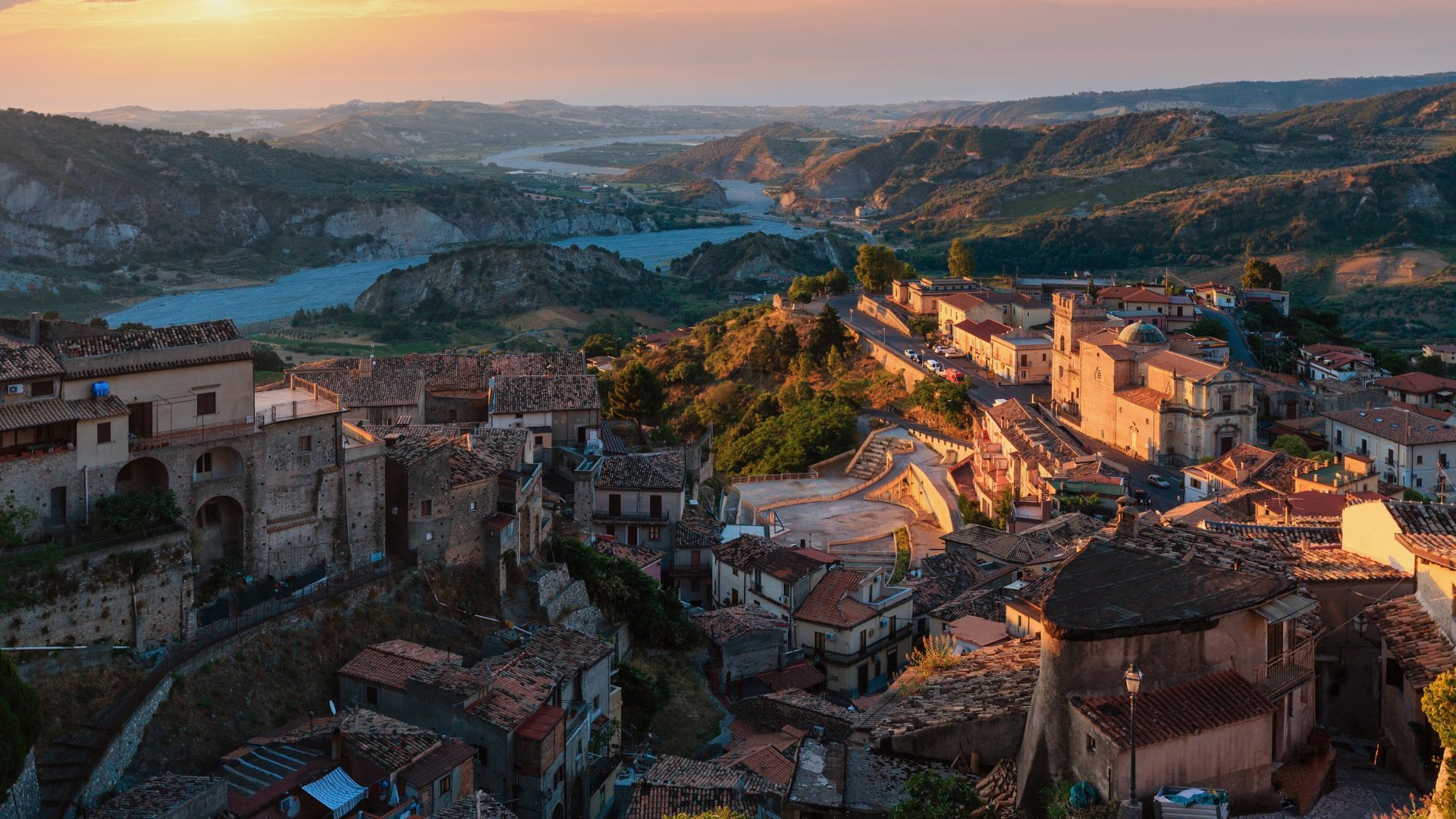 1920x1080 Stilo und La Cattolica in Kalabrien • italien!expert