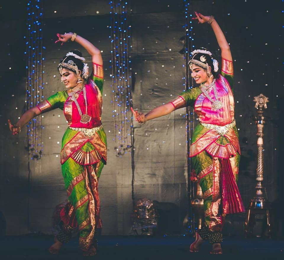 960x881 Bharatanatyam Dance Group. Indian Dancers. Indian classical
