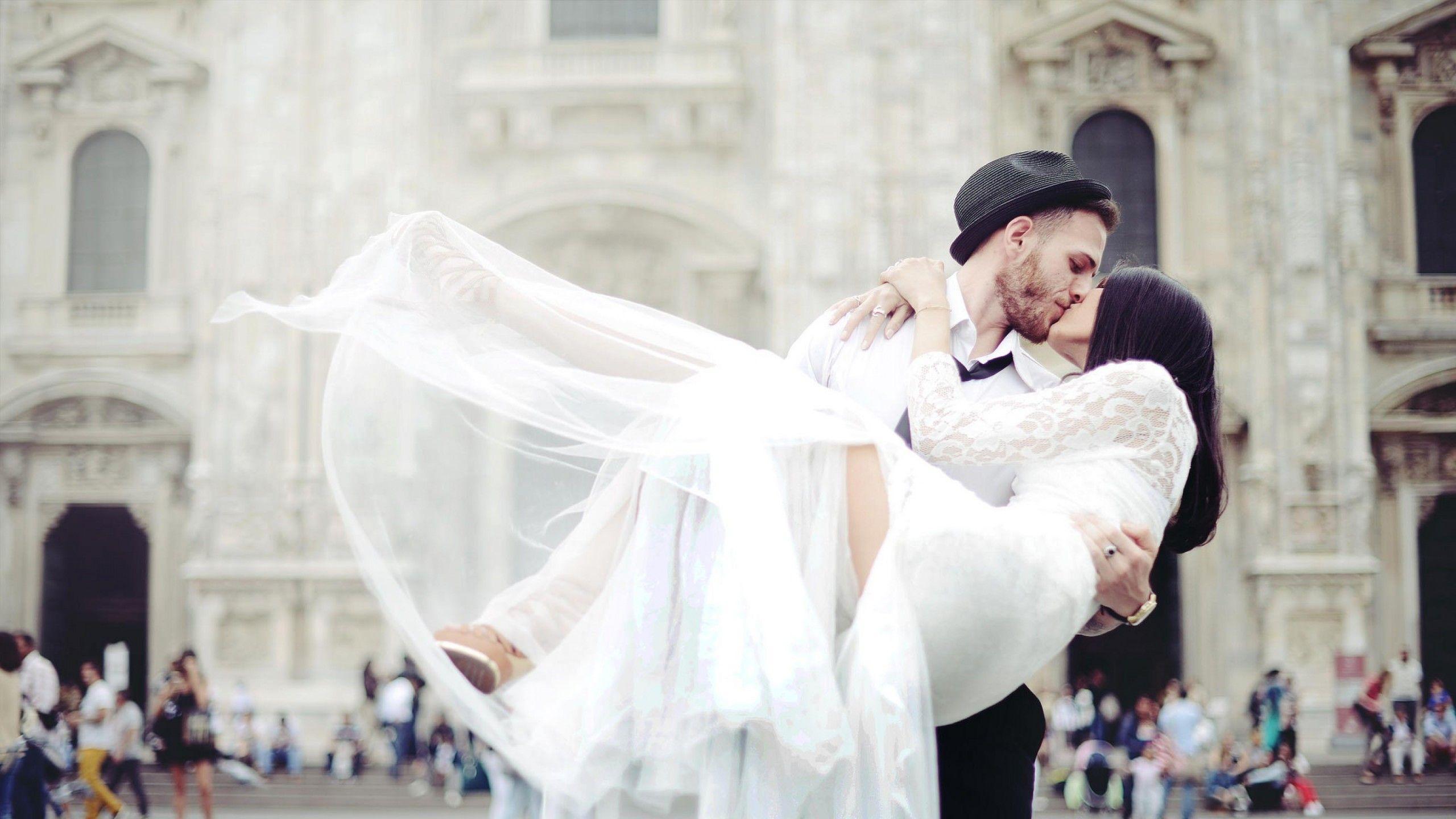 2560x1440 Wedding Couple Kissing 1440P Resolution HD 4k Wallpaper