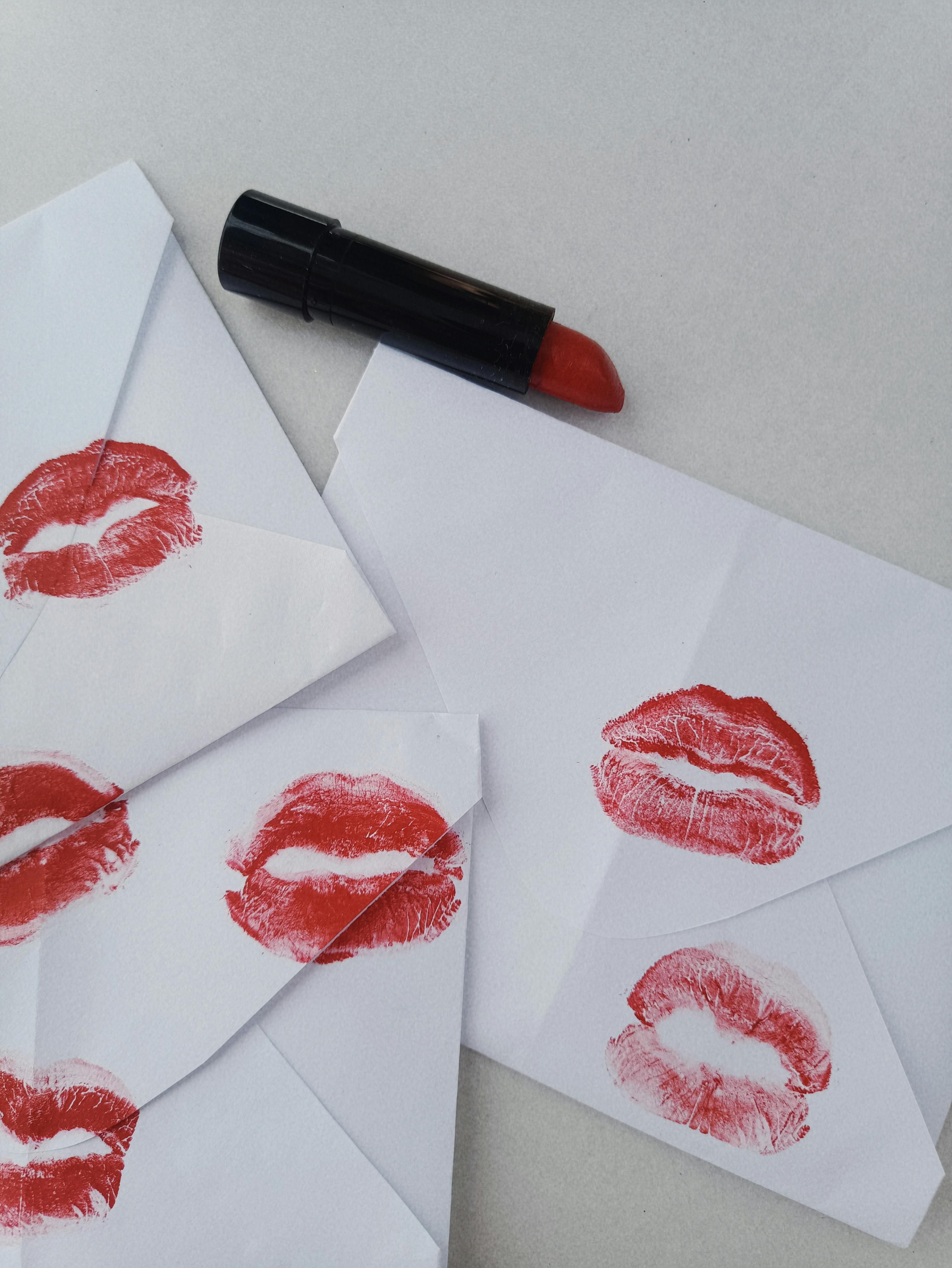 3076x4096 Kiss Mark on White Paper · Free