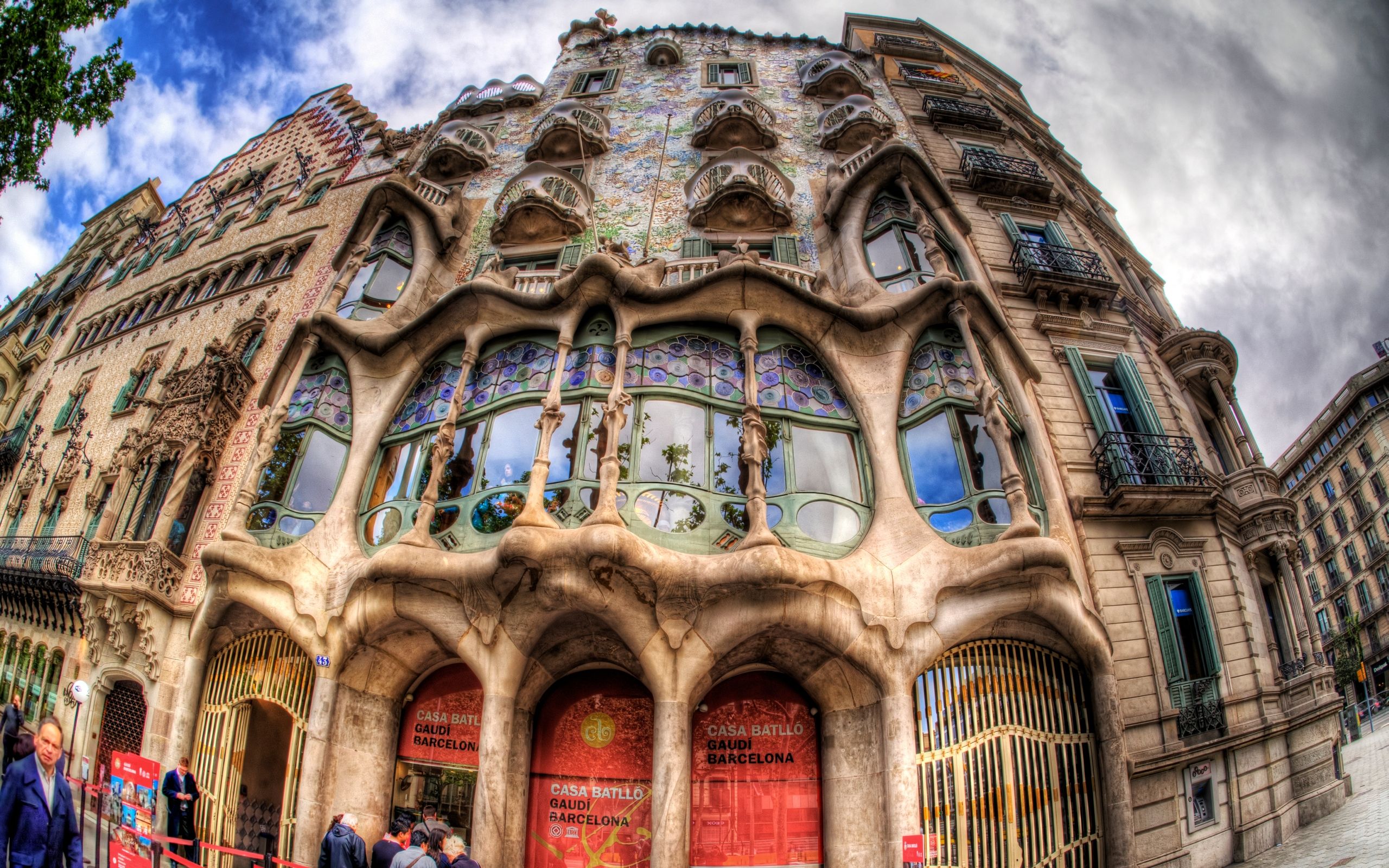2560x1600 Casa Batlló Wallpaper