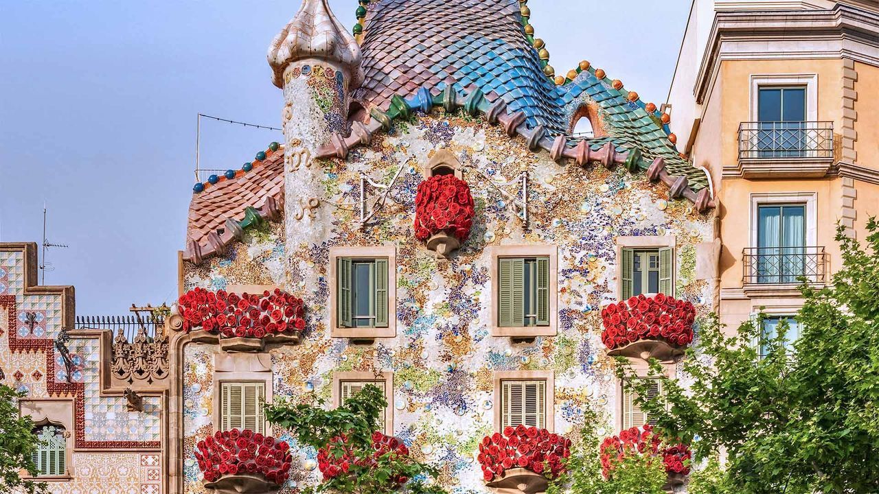1280x720 At Casa Batlló for Sant Jordi's Day in Barcelona, Spain Gallery · Peapix