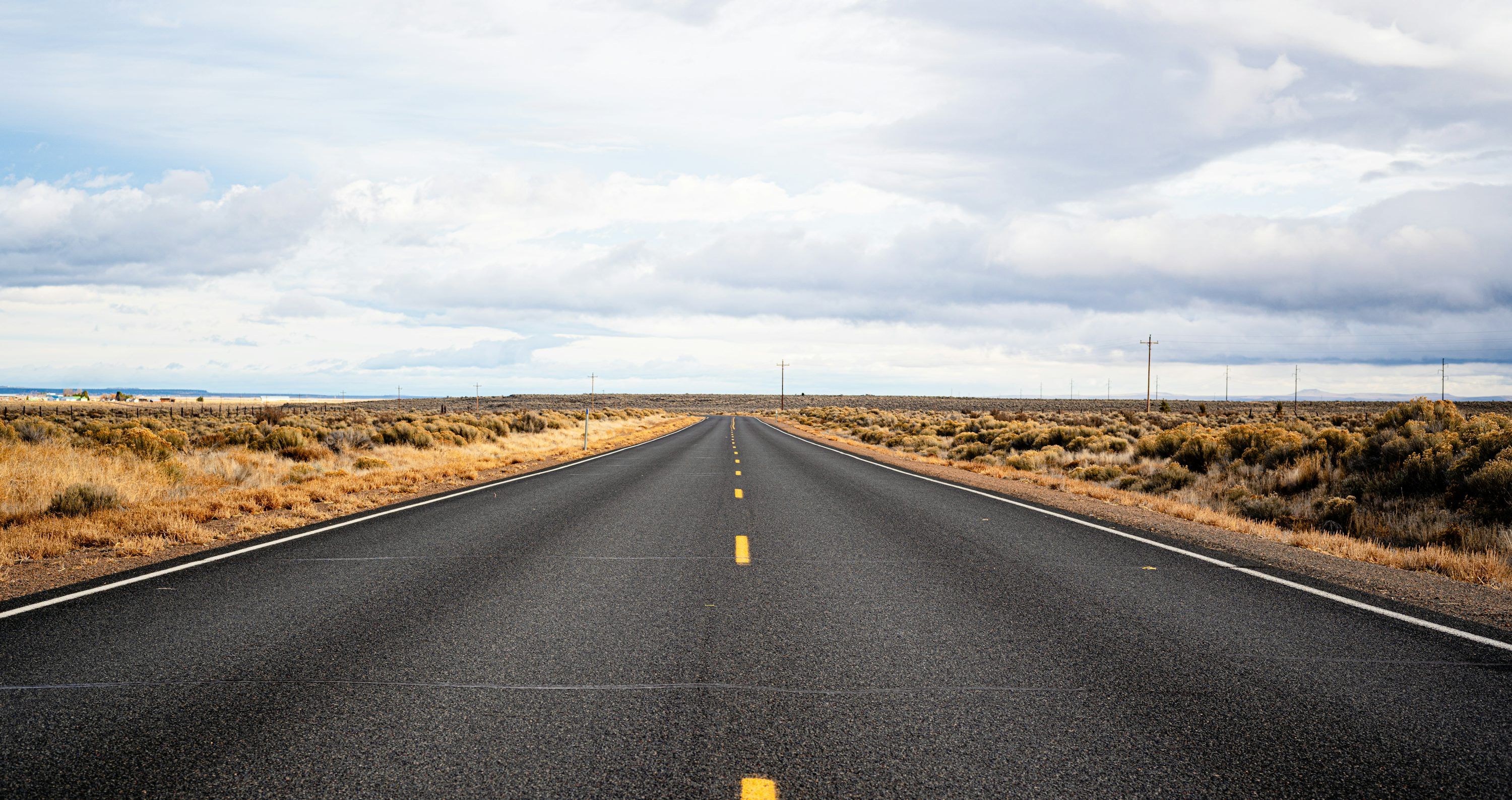 3000x1587 An empty road in the middle of nowhere photo