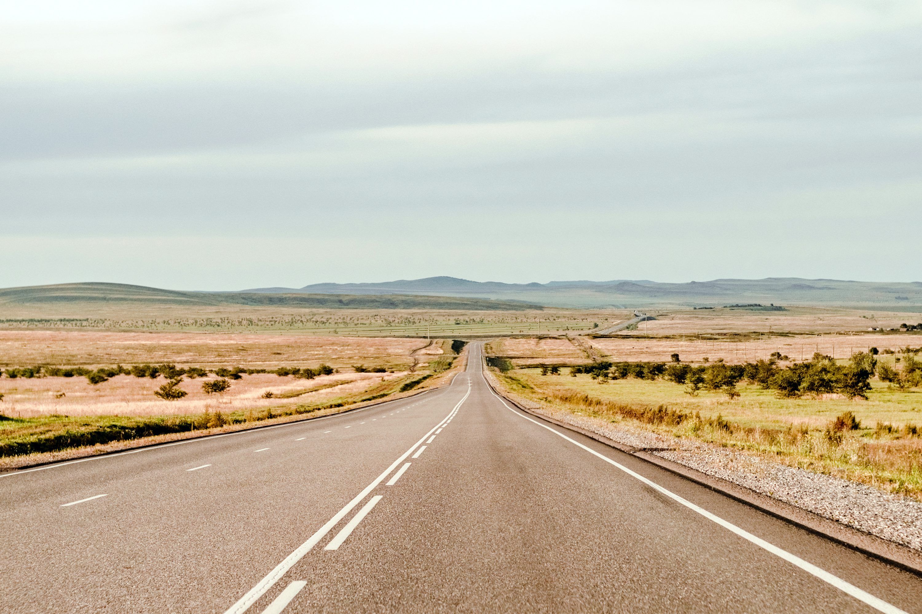 3000x2000 An empty road in the middle of nowhere photo