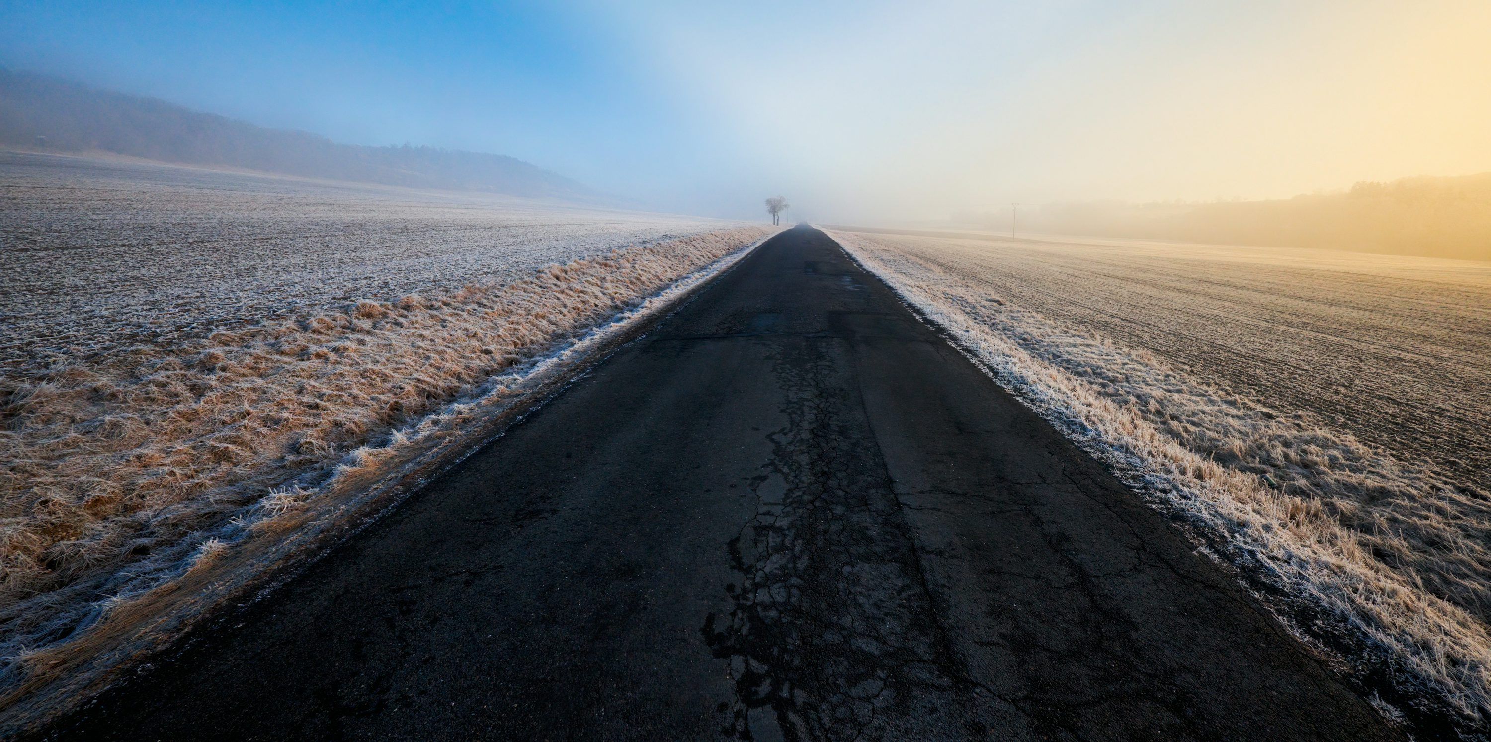 3000x1493 A long empty road in the middle of nowhere photo