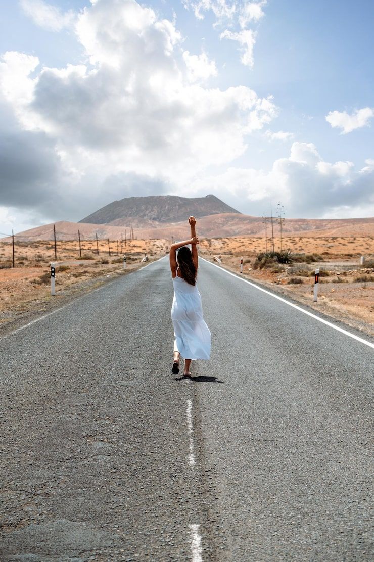 740x1112 The Middle Of Nowhere Photo Free High Quality Picture
