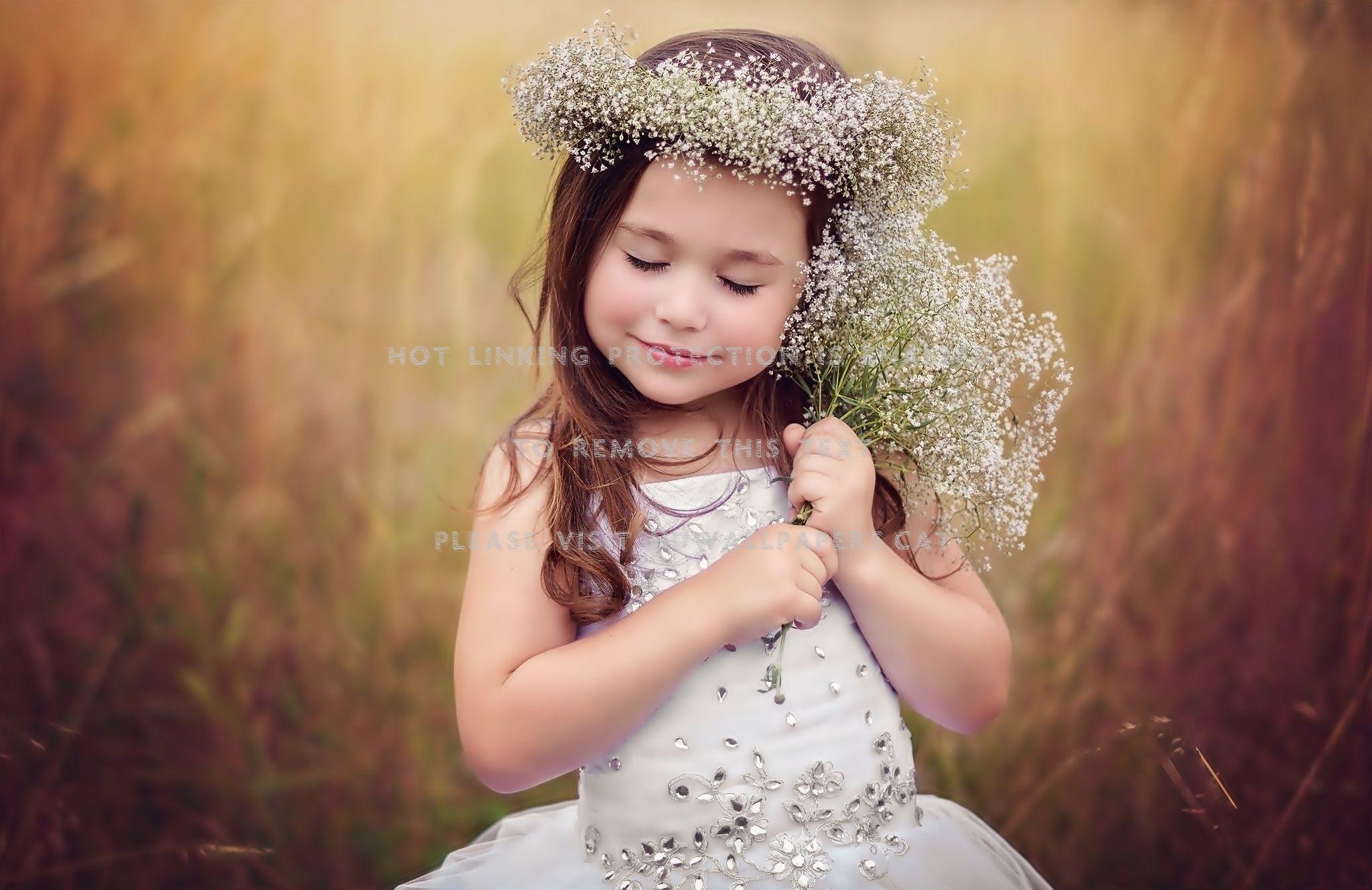 2048x1329 A Small Girl Garland Dress Flowers People