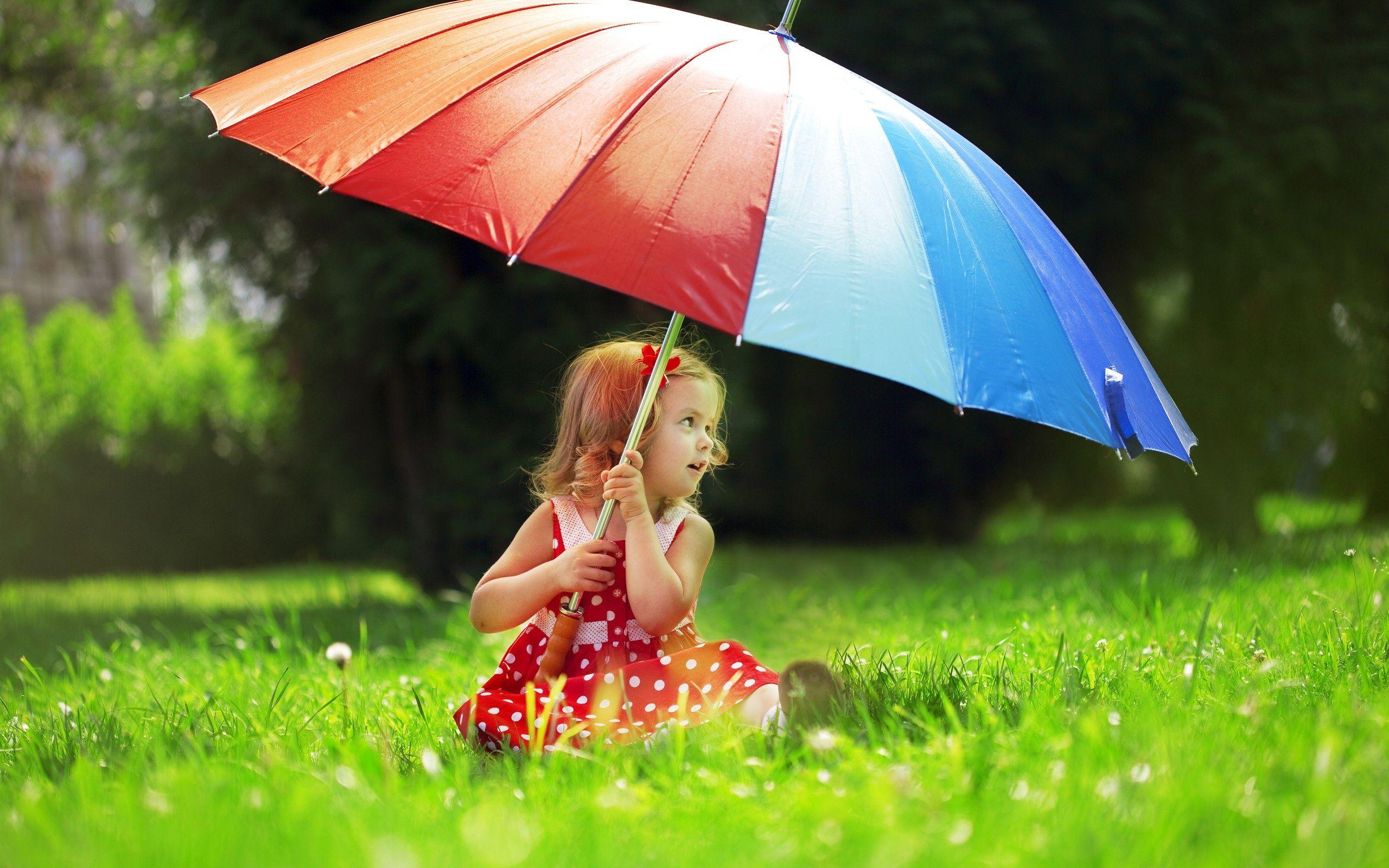 2560x1600 Small Girl Big Umbrella desktop PC and Mac wallpaper