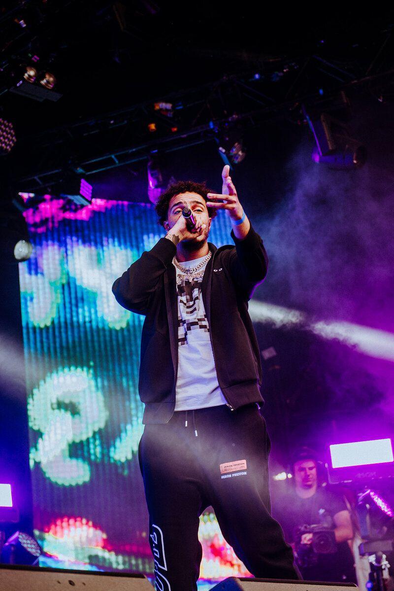 800x1199 Wireless Festival