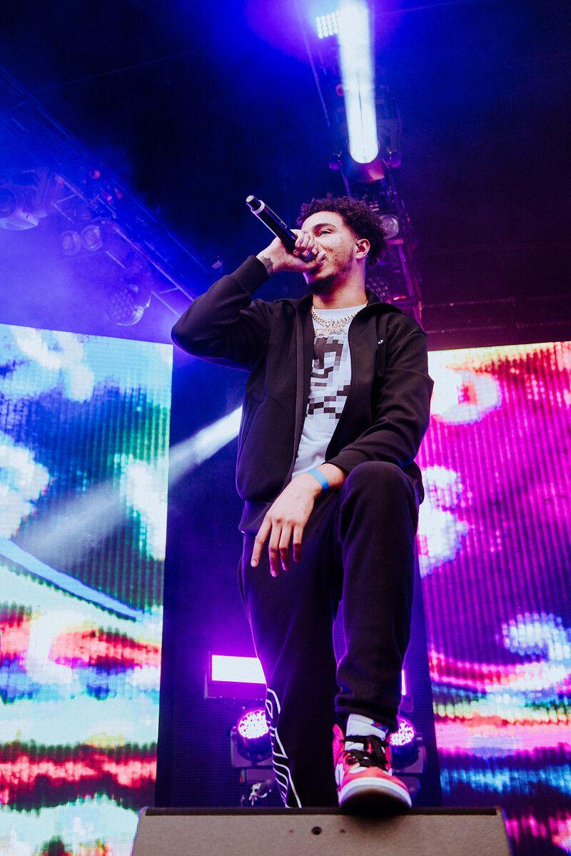 800x1199 Wireless Festival