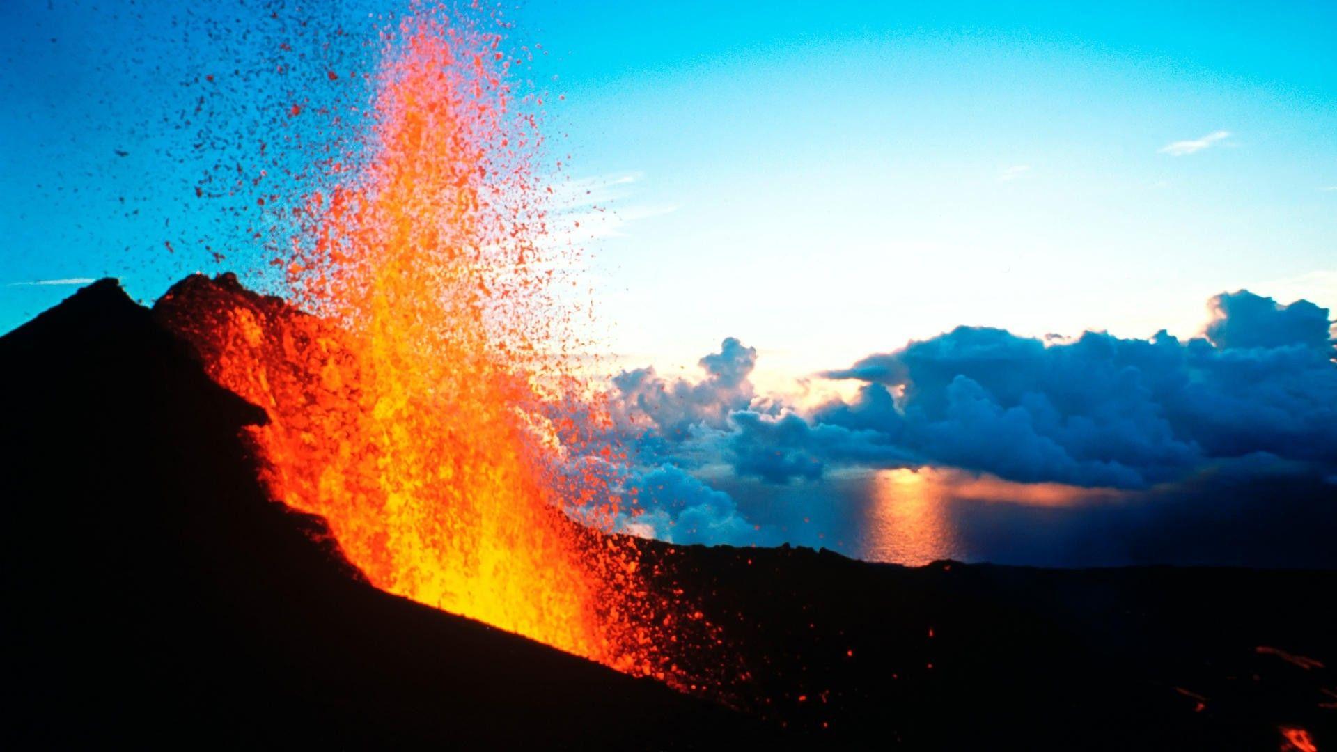 1920x1080 Volcanic Lightning