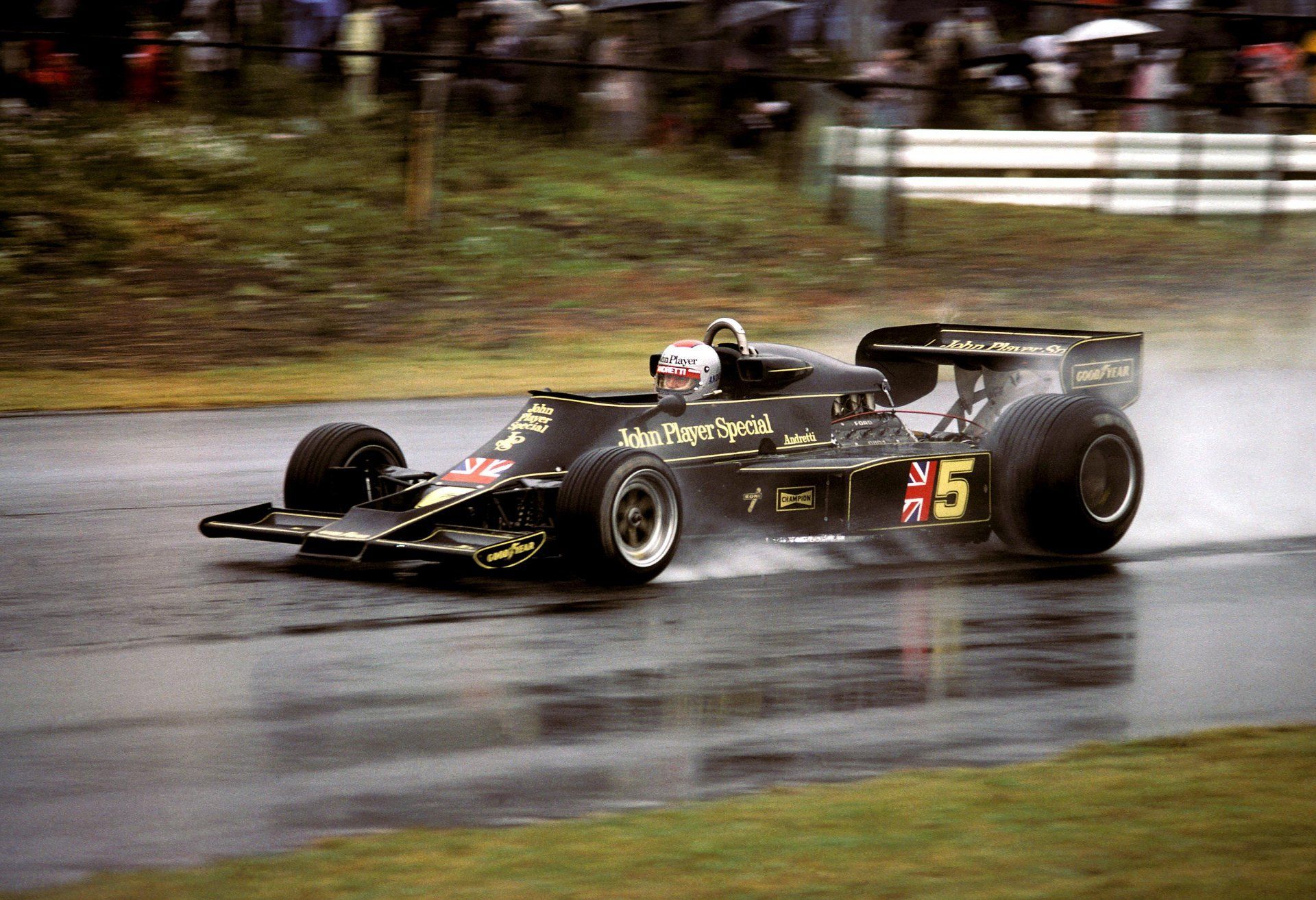 1920x1314 HD Wallpaper: Thrilling F1 Moments in the Rain