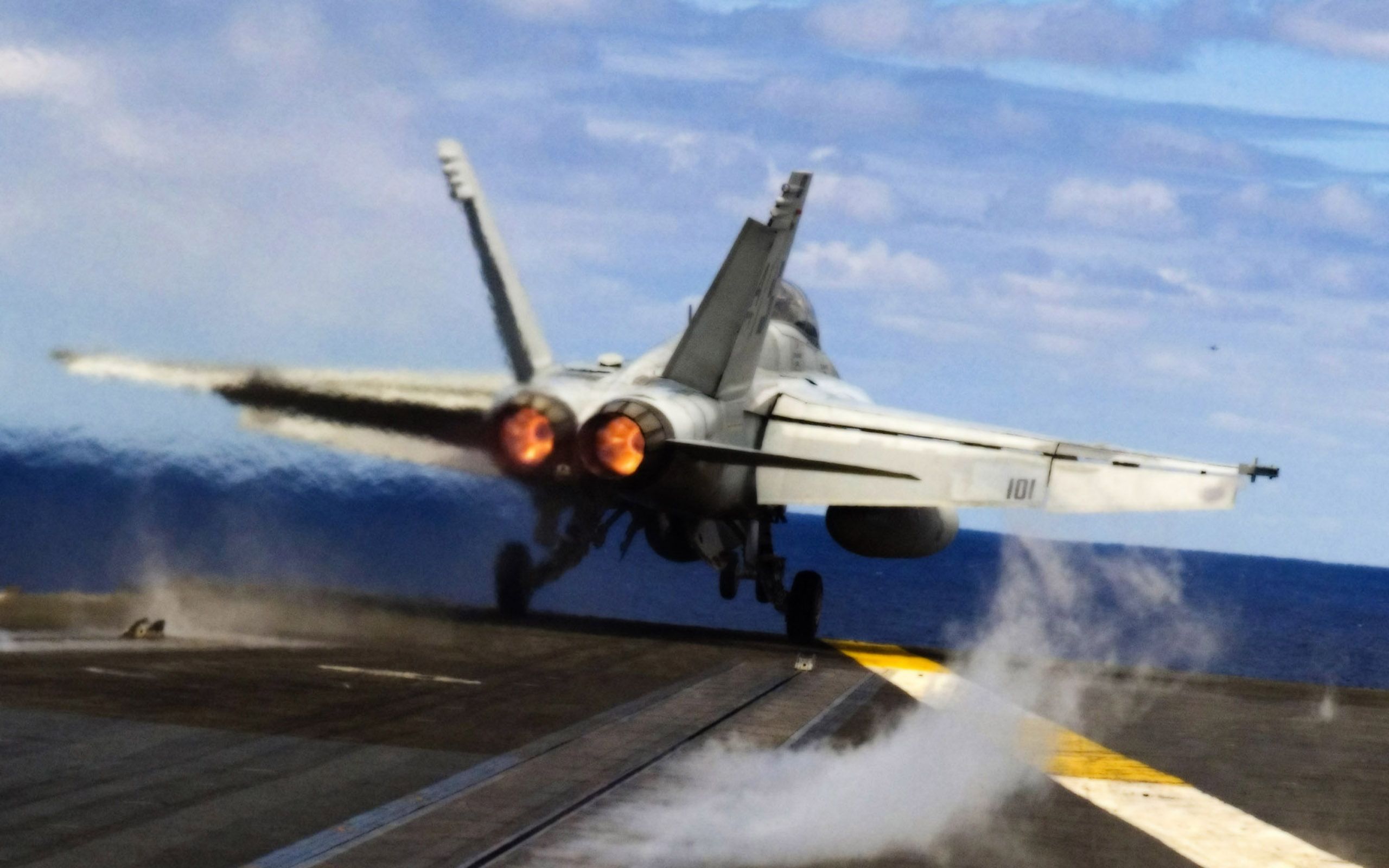 2560x1600 Aircraft Design Are The F A 18 Rudders Deflected In Opposing Directions During Takeoff? Stack Exchange