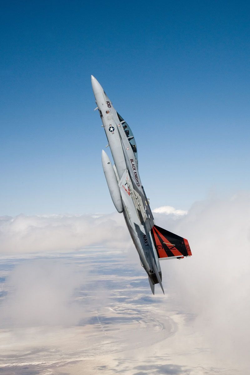 800x1200 US Navy F A 18F Super Hornet In Vertical Climb BI232423