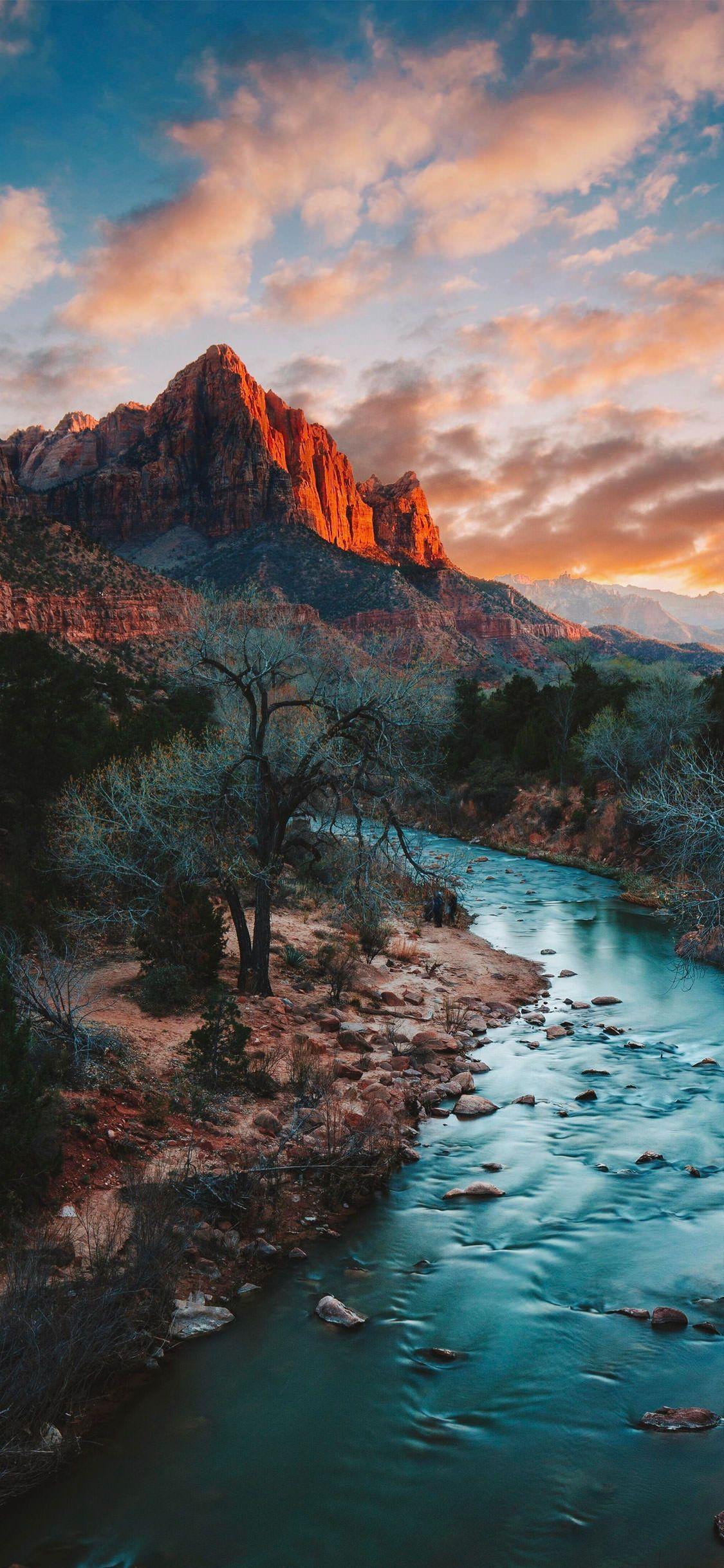 1125x2436 The Watchman from the Bridge. Zion National Park UT. 1125x2436