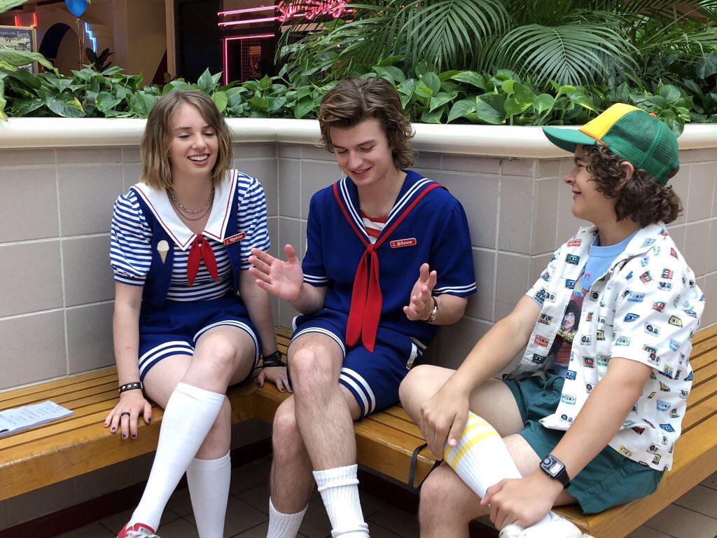 1024x768 Steve, Dustin and Robin BTS