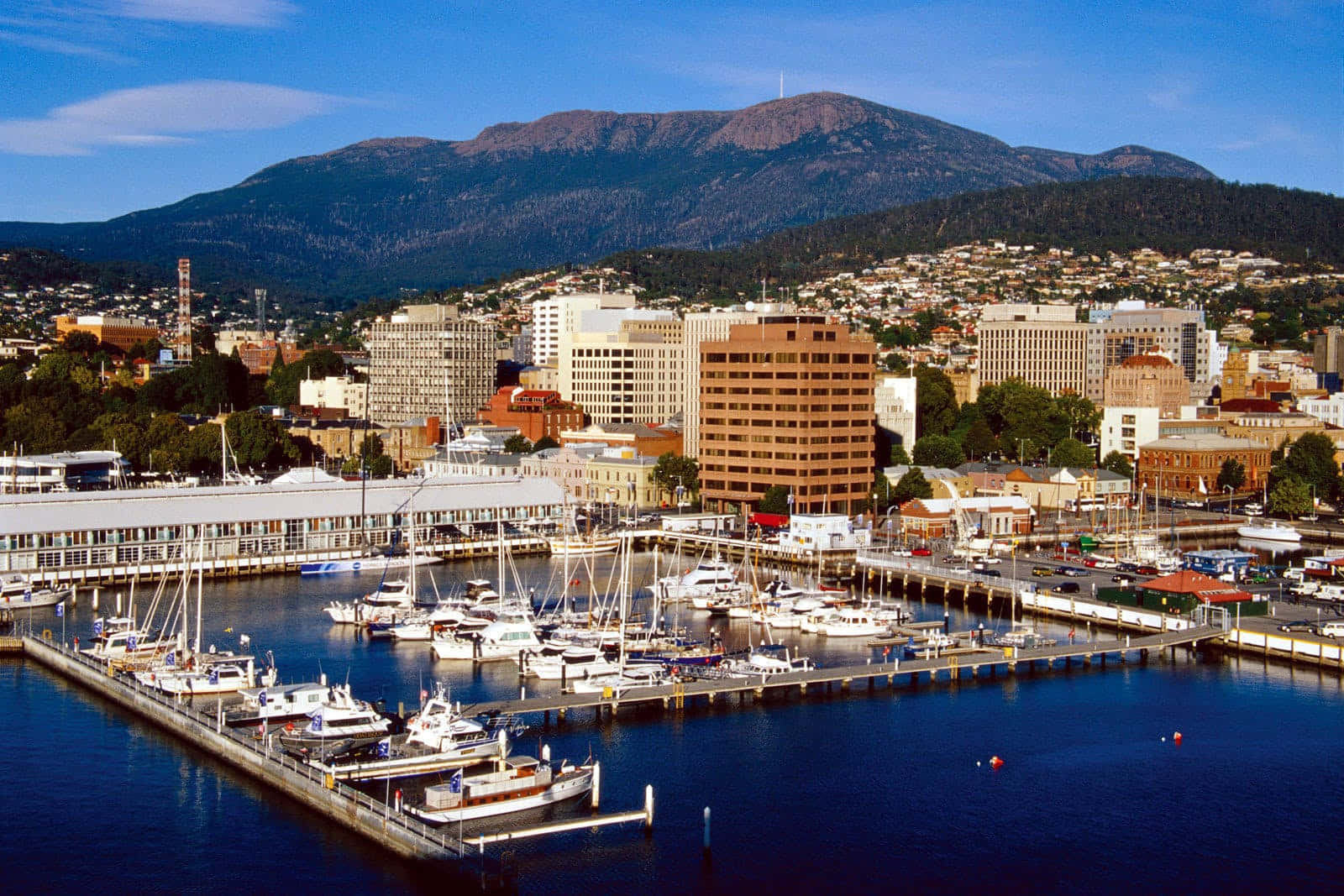 1600x1067 Download Stunning Landscape View Of Hobart, Australia Wallpaper