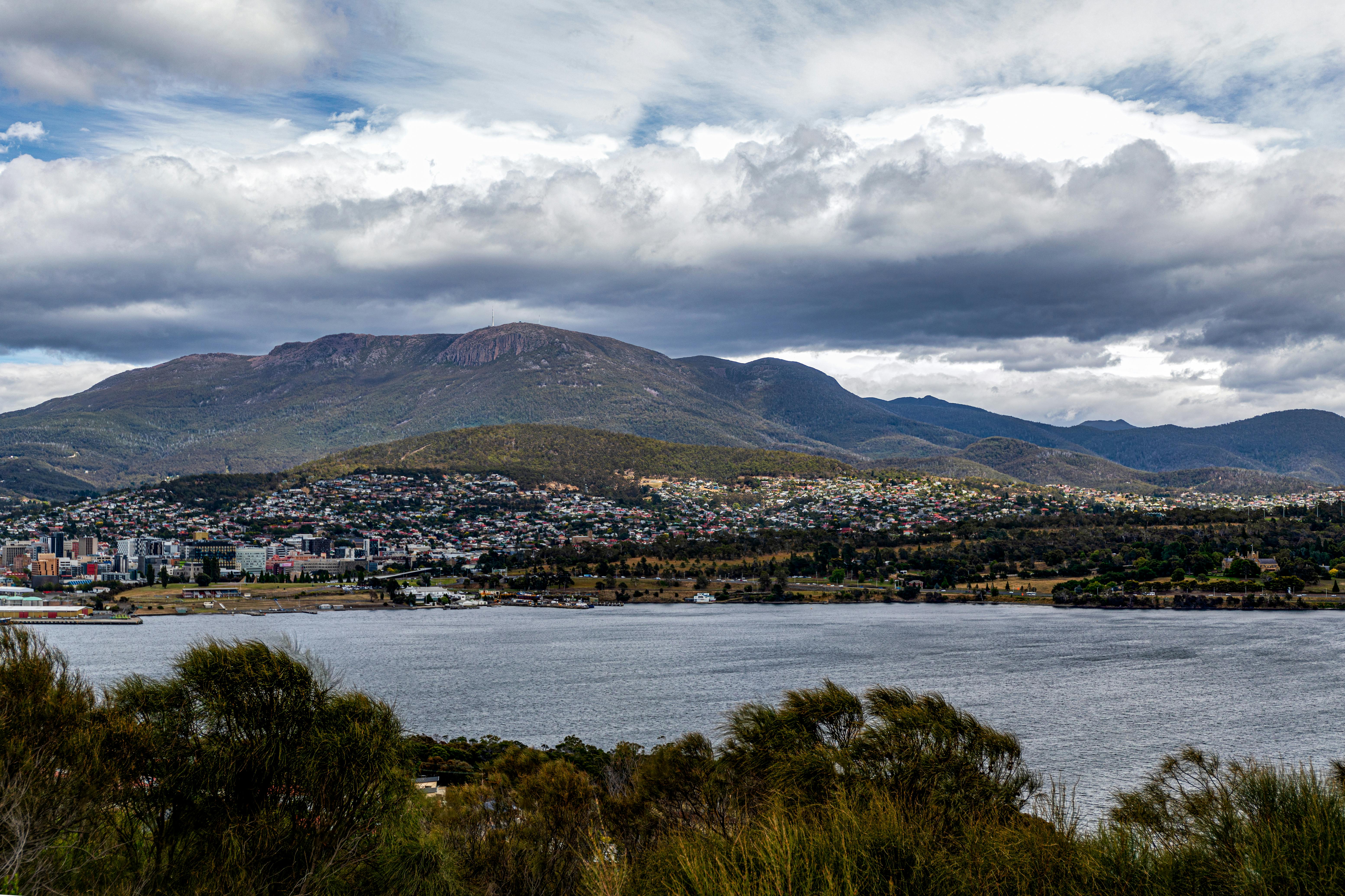 6212x4139 Hobart as seen from the Rosny Hill Lookout · Free